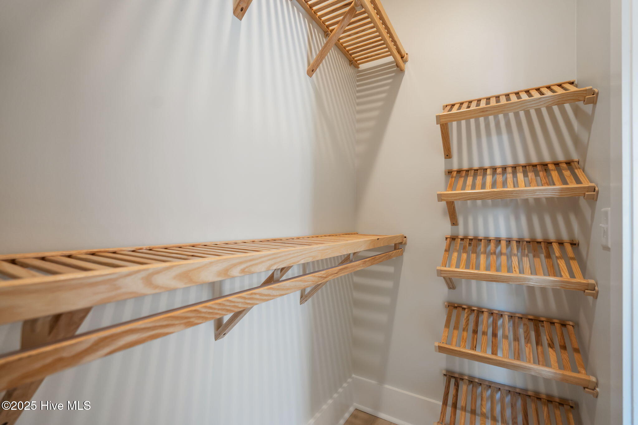 100537880 | Photo 75