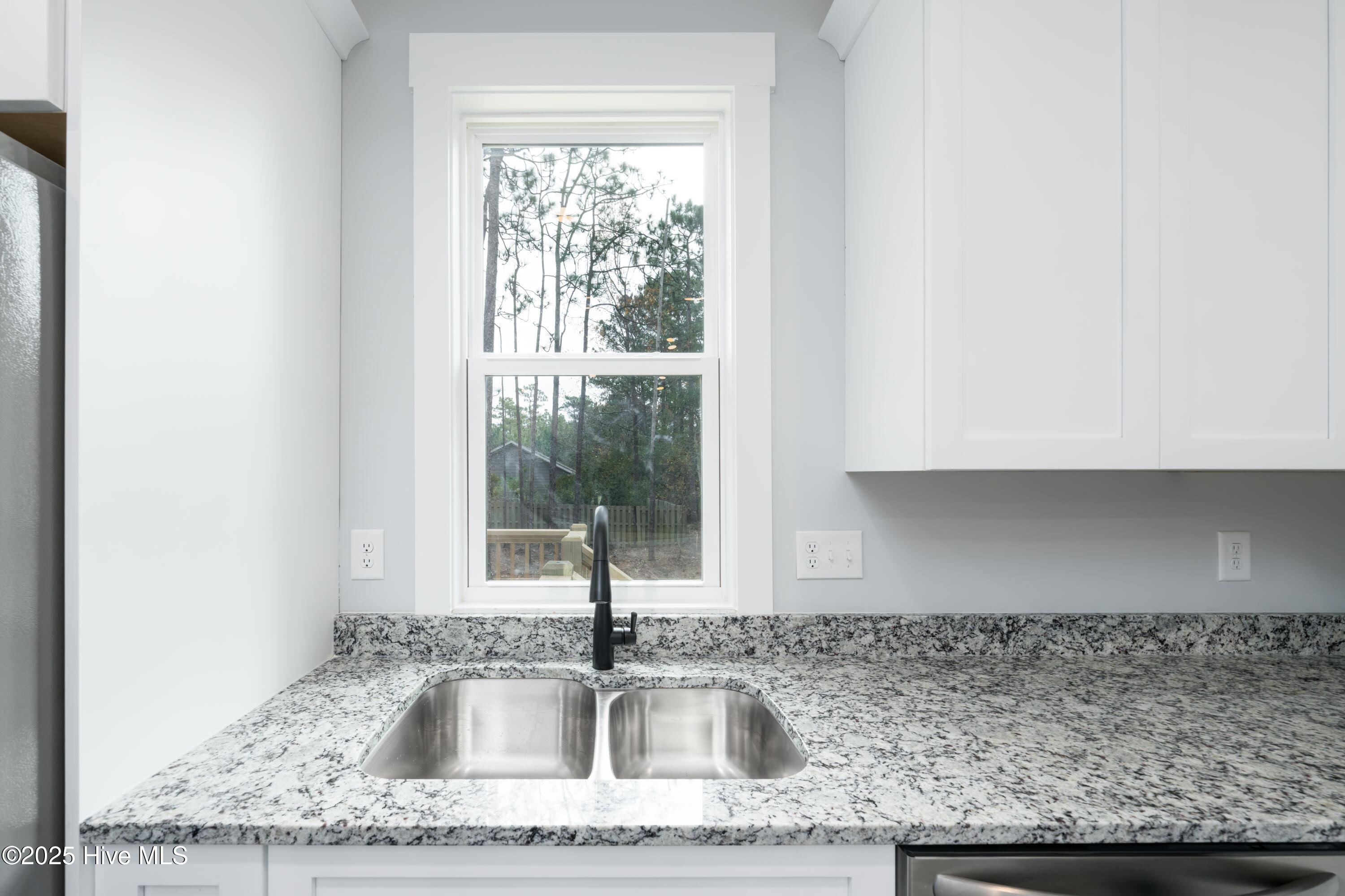 100523019 | Photo 16