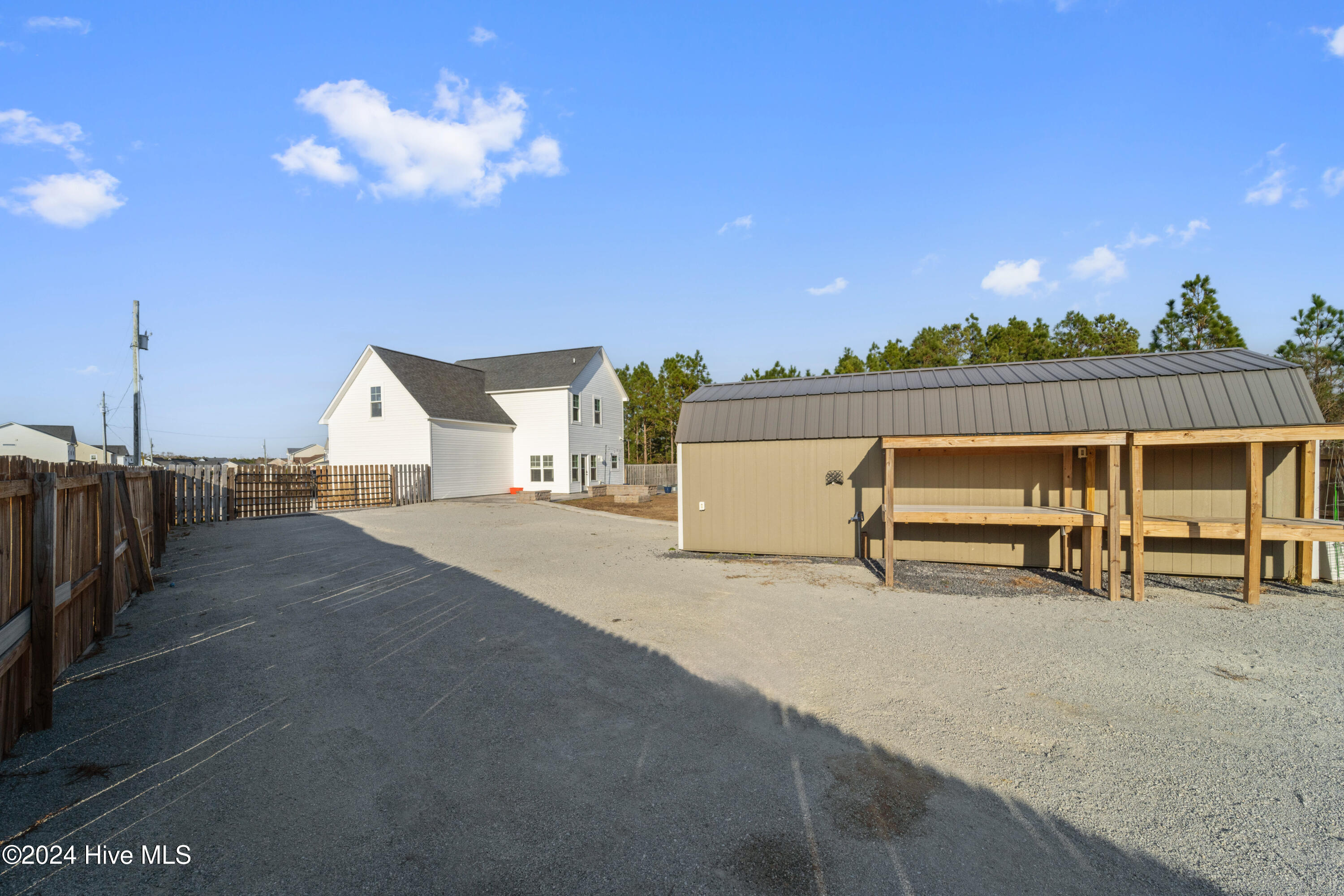 100548081 | Photo 16