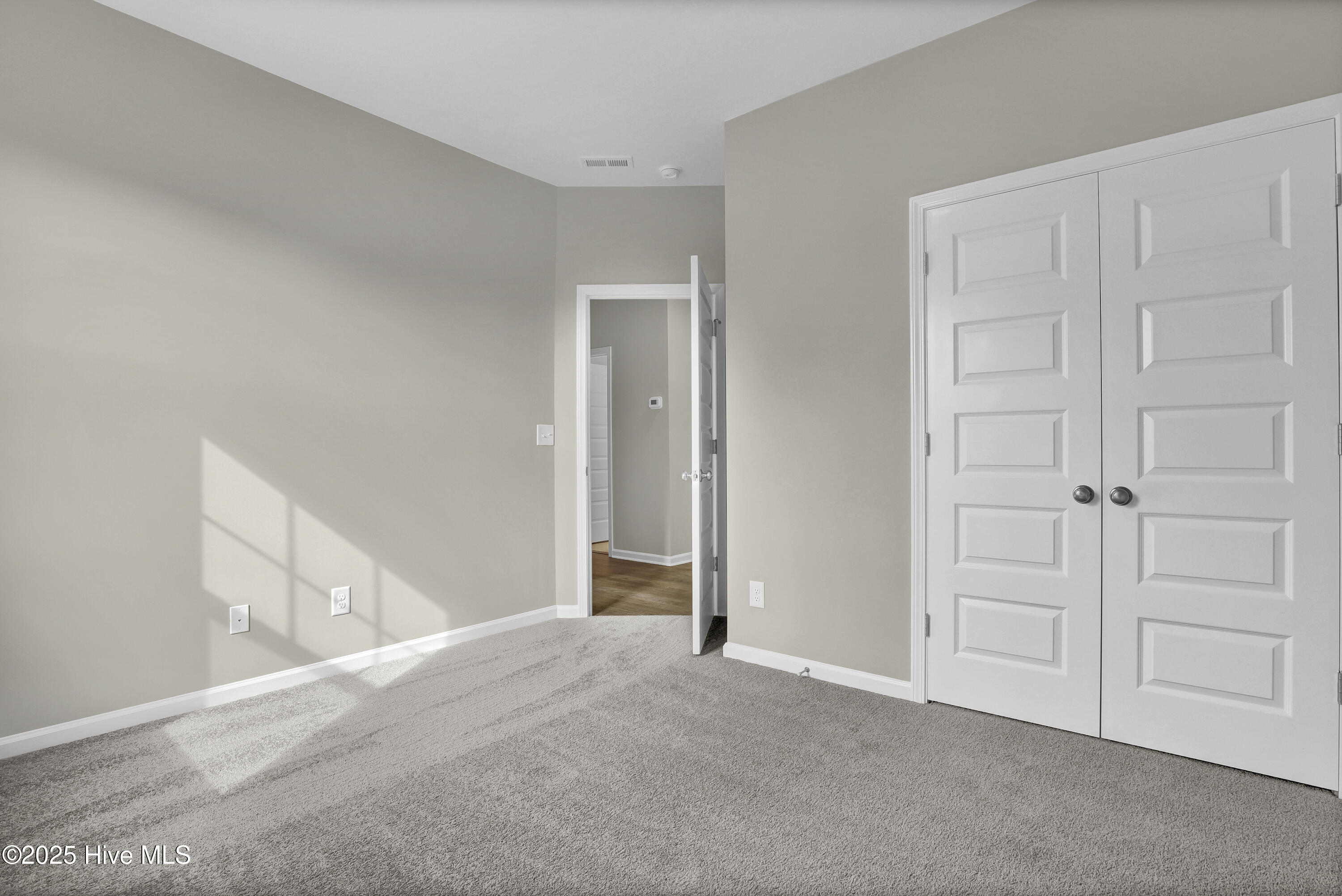 100518189 | Photo 21