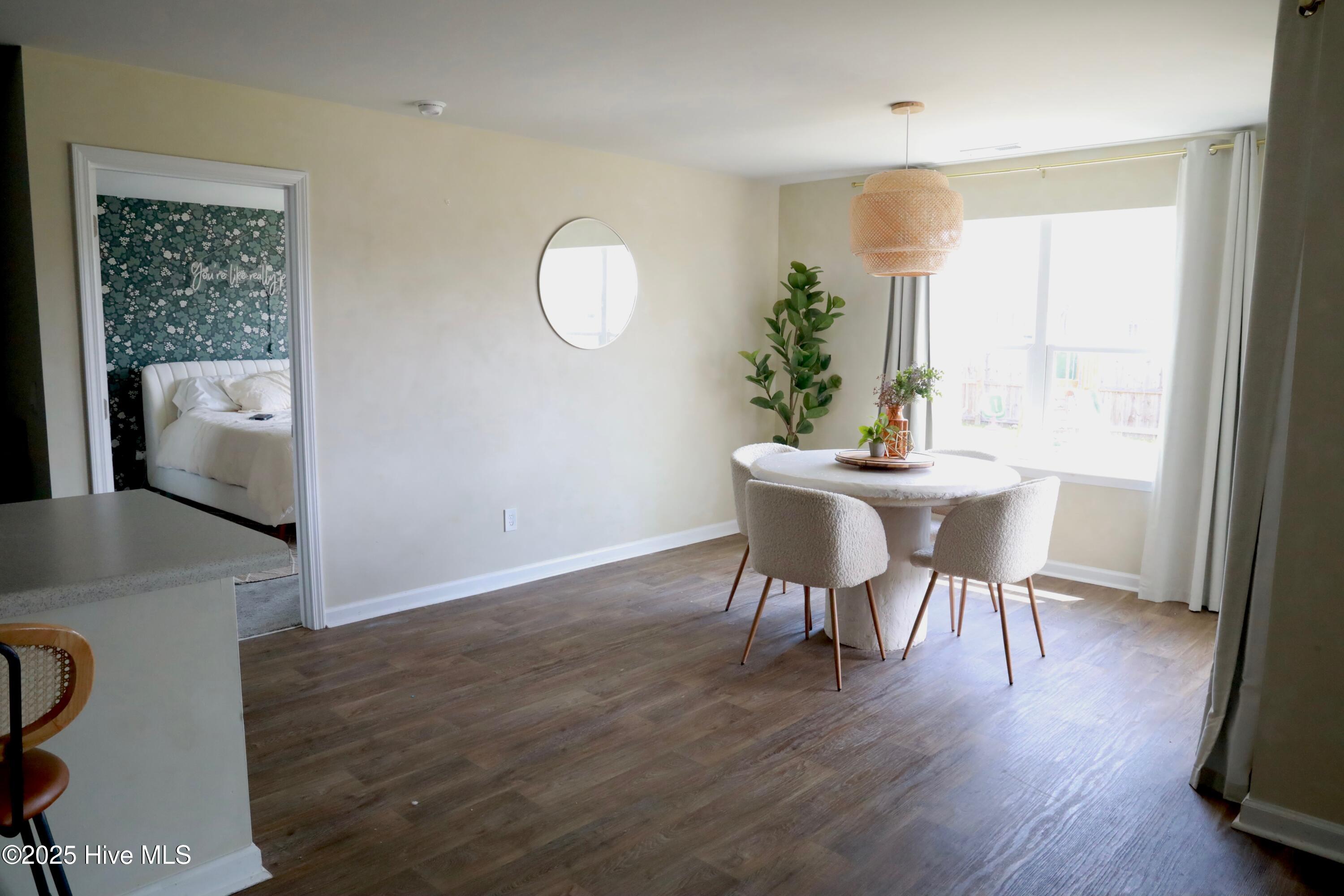 100561165 | Photo 10