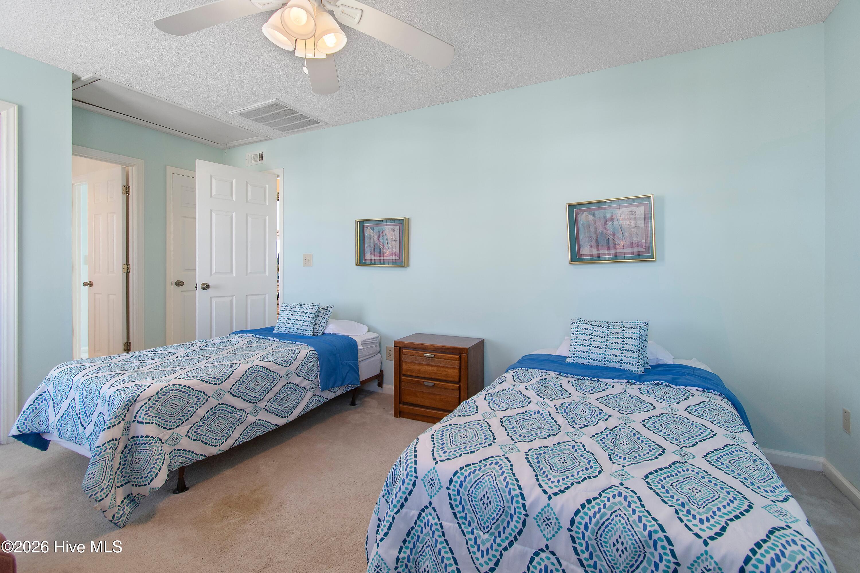 100558729 | Photo 42