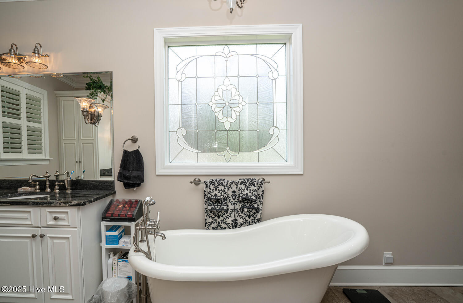 100558070 | Photo 30