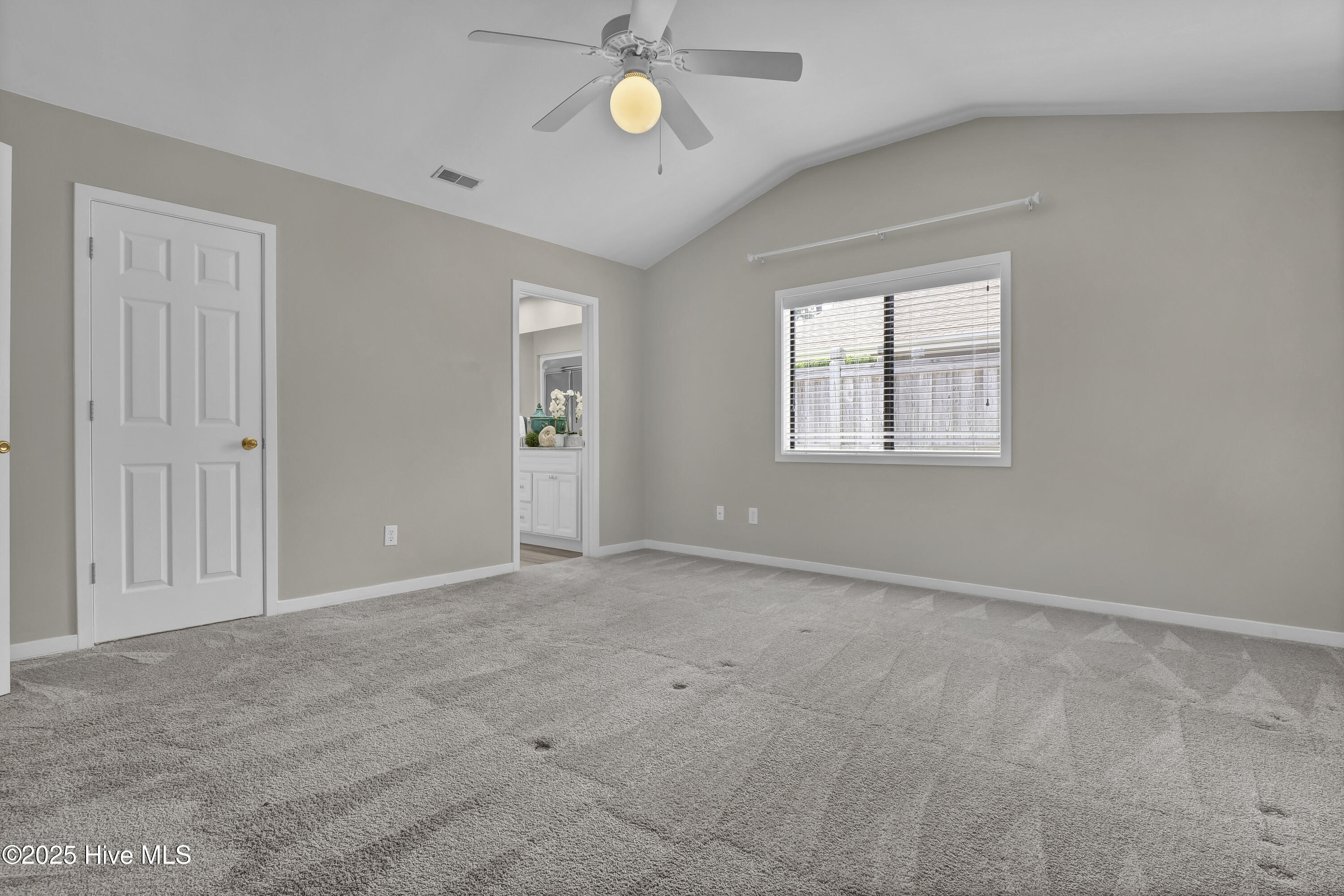 100541814 | Photo 18