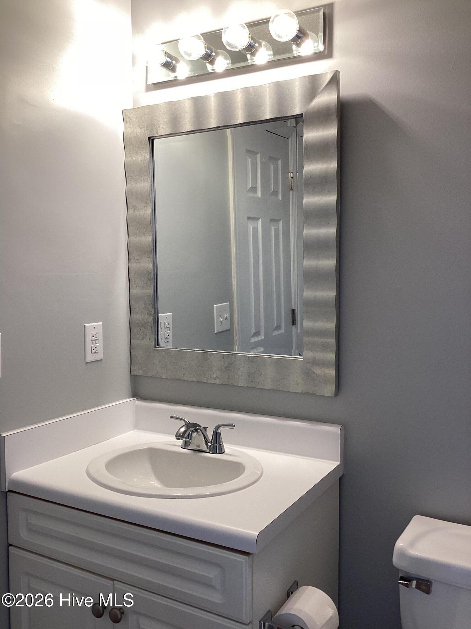 100562875 | Photo 16