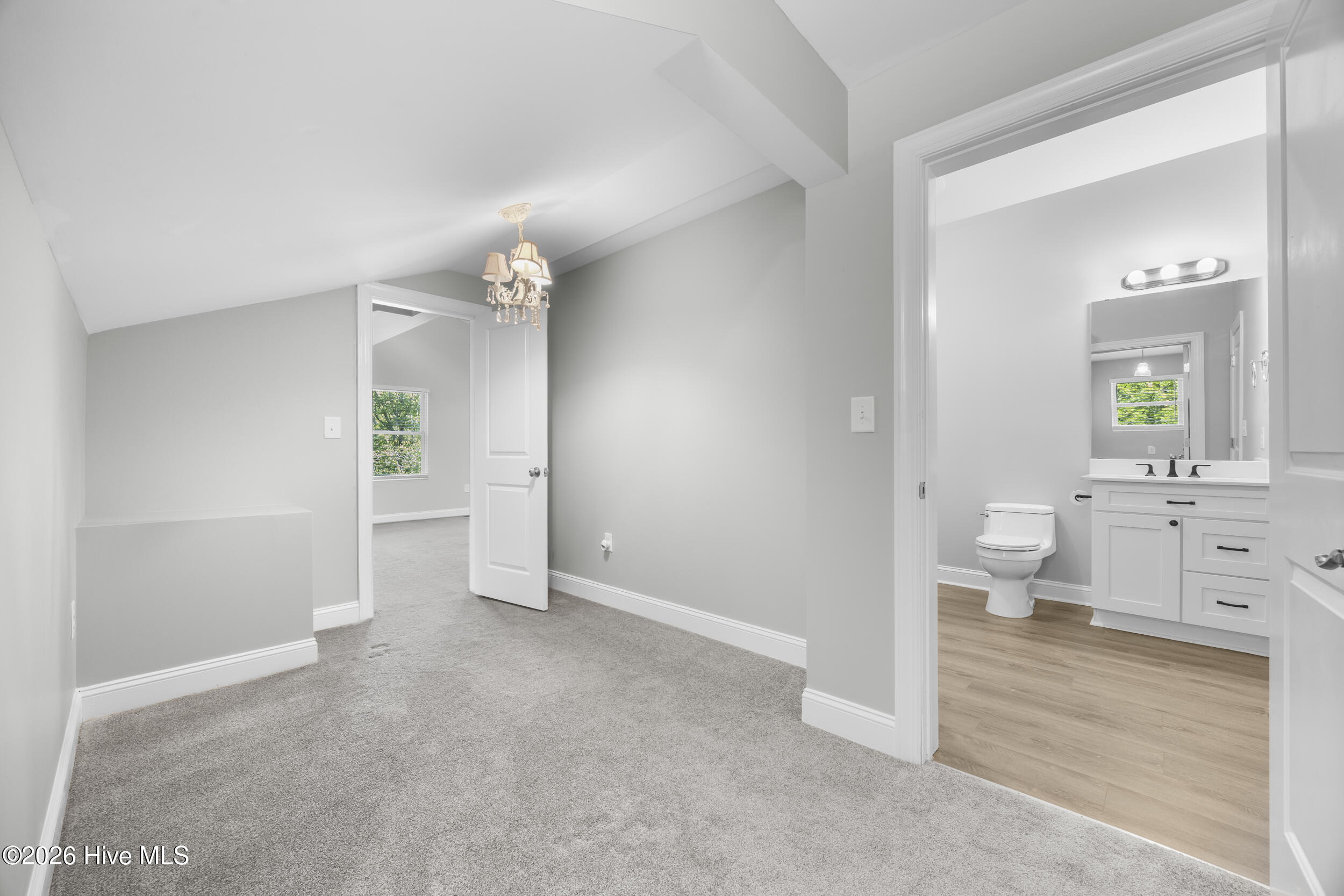 100569624 | Photo 34