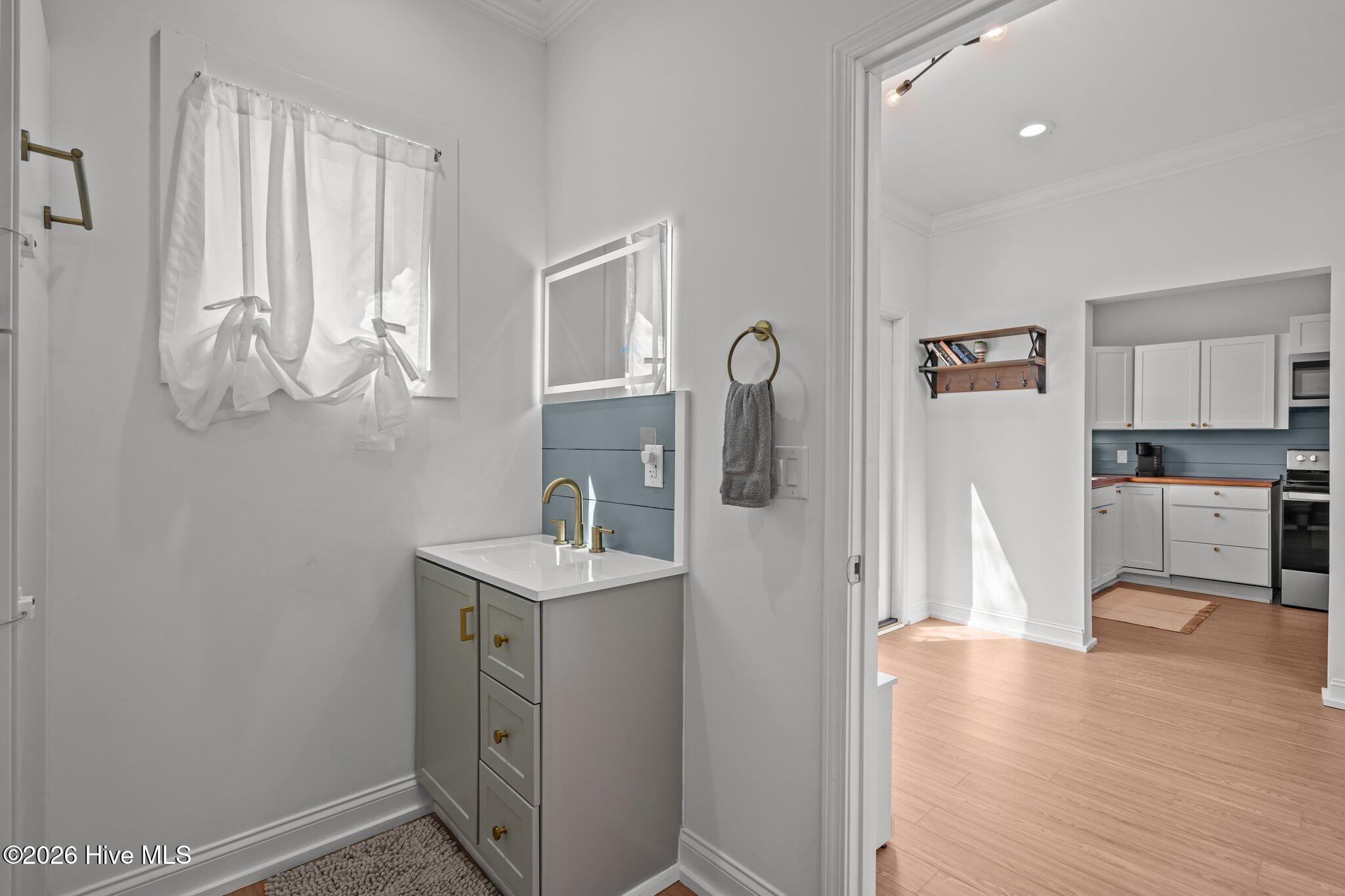 100550595 | Photo 25