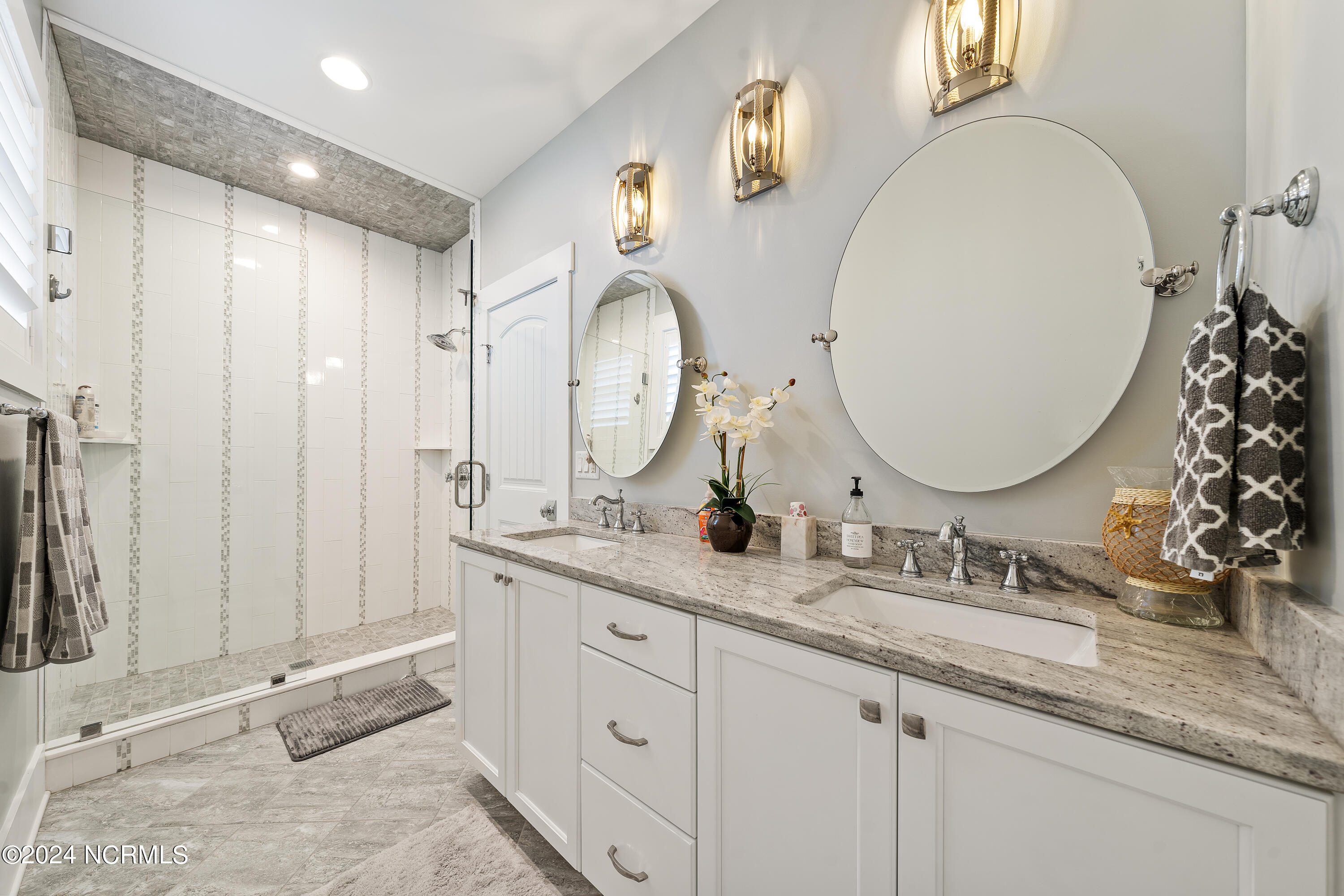 100462774 | Photo 49