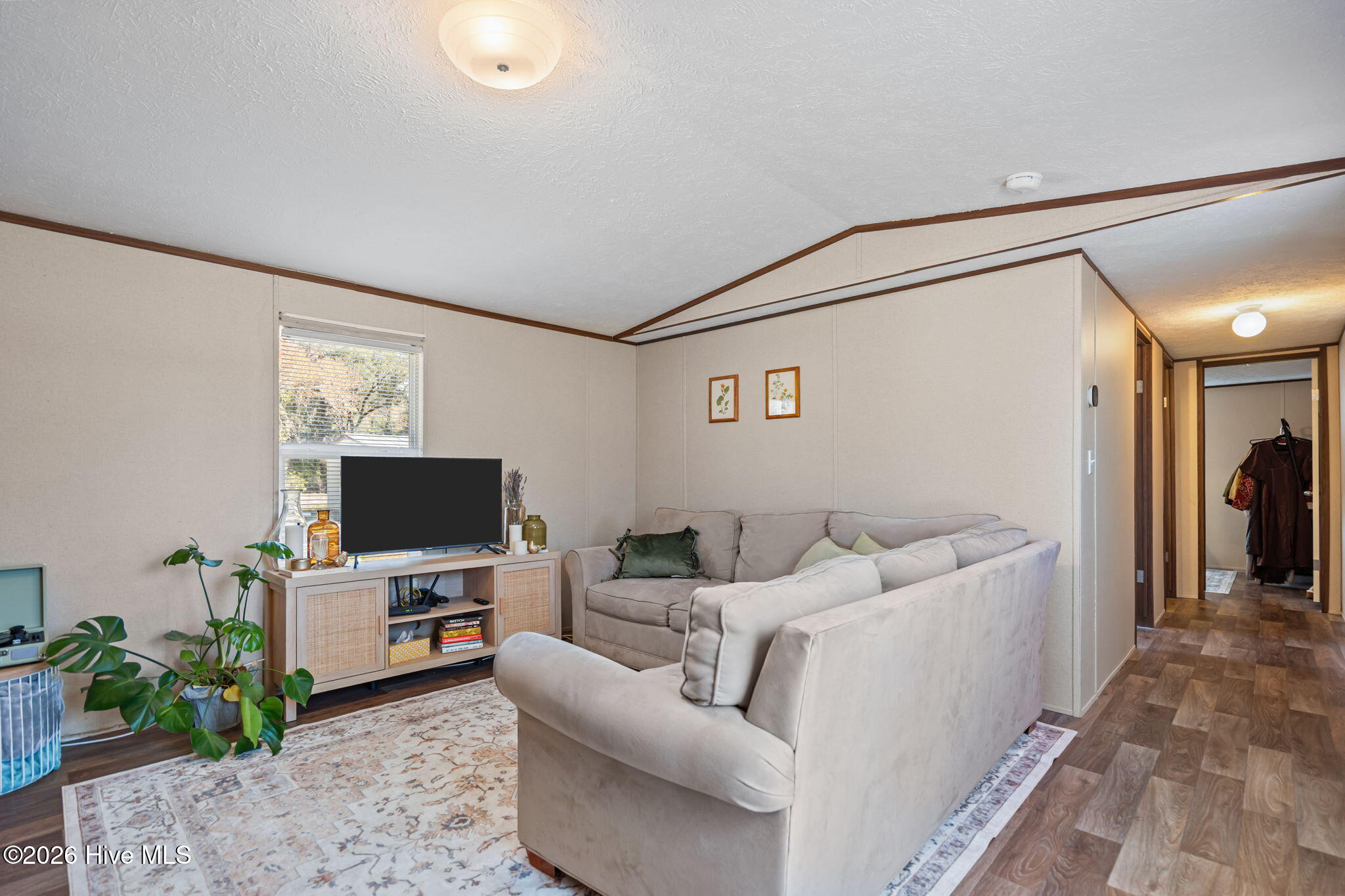 100562806 | Photo 11