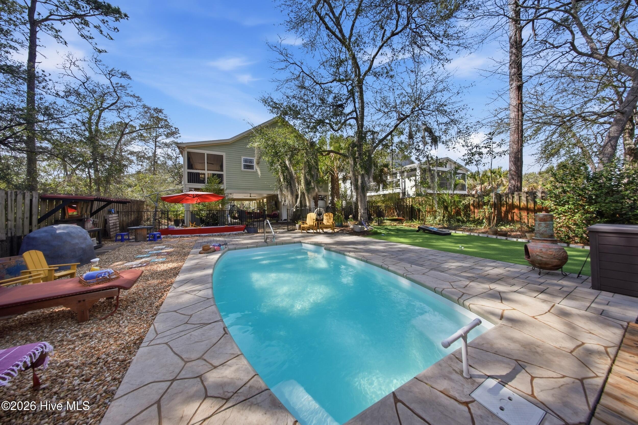 100561155 | Photo 65