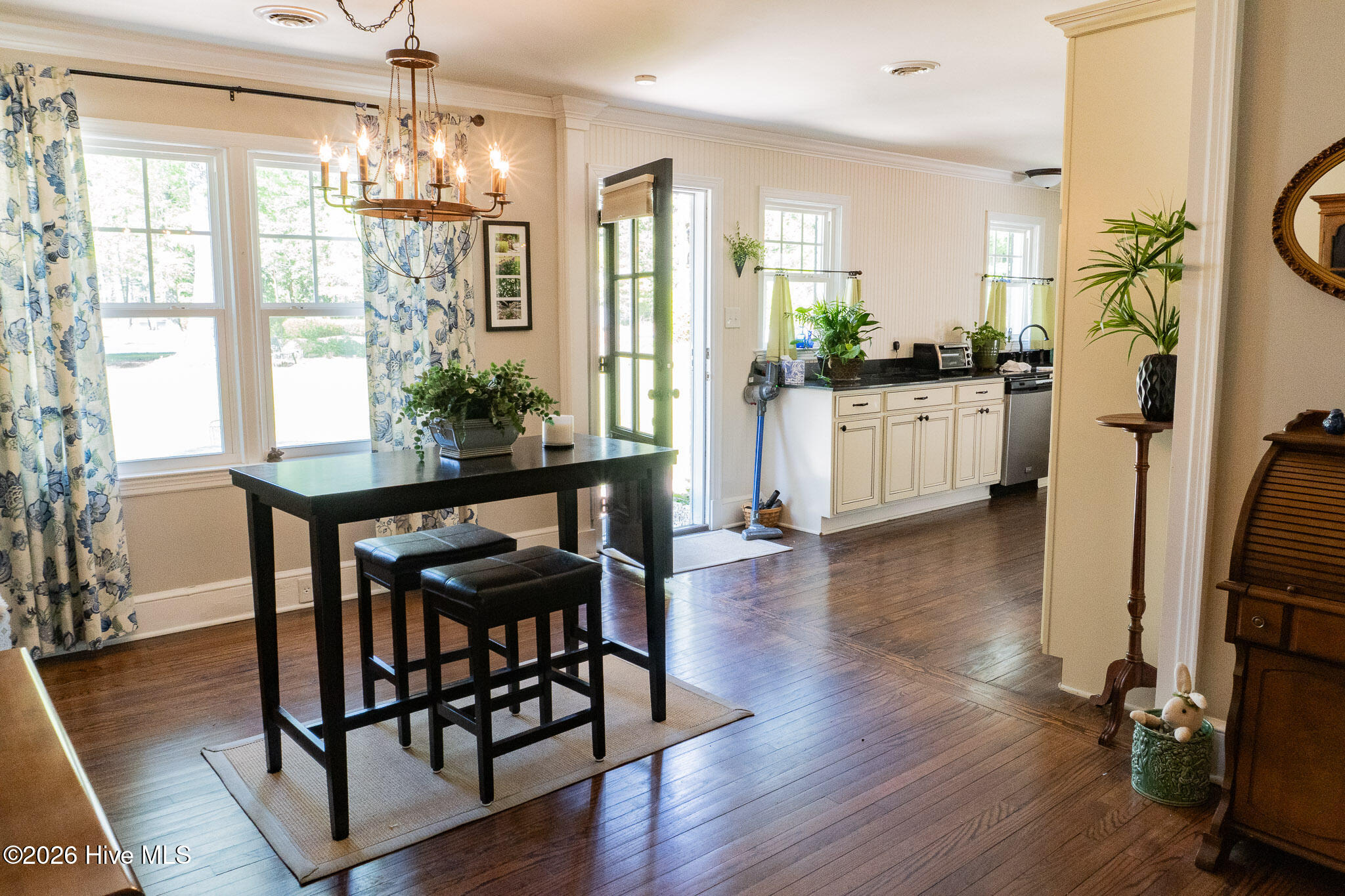 100567378 | Photo 24