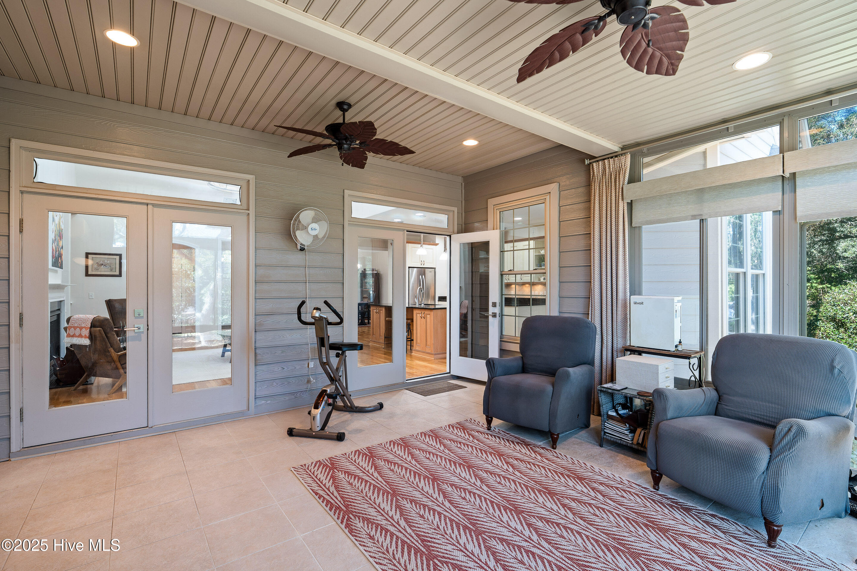 100535397 | Photo 28