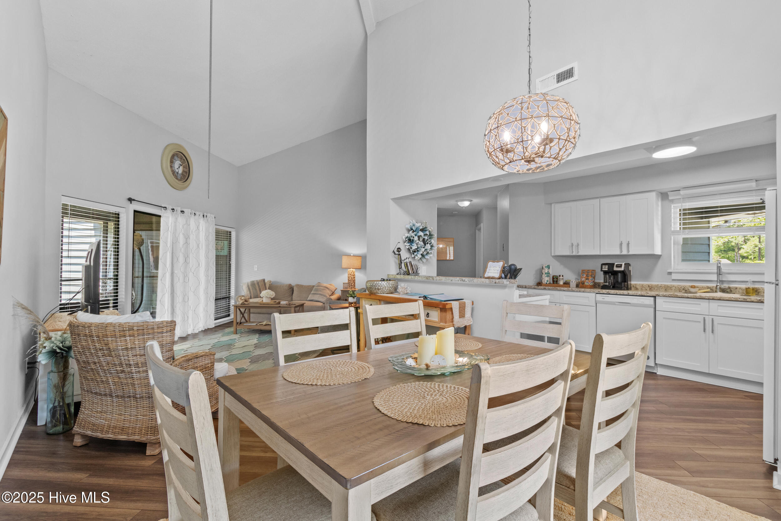 100508108 | Photo 12