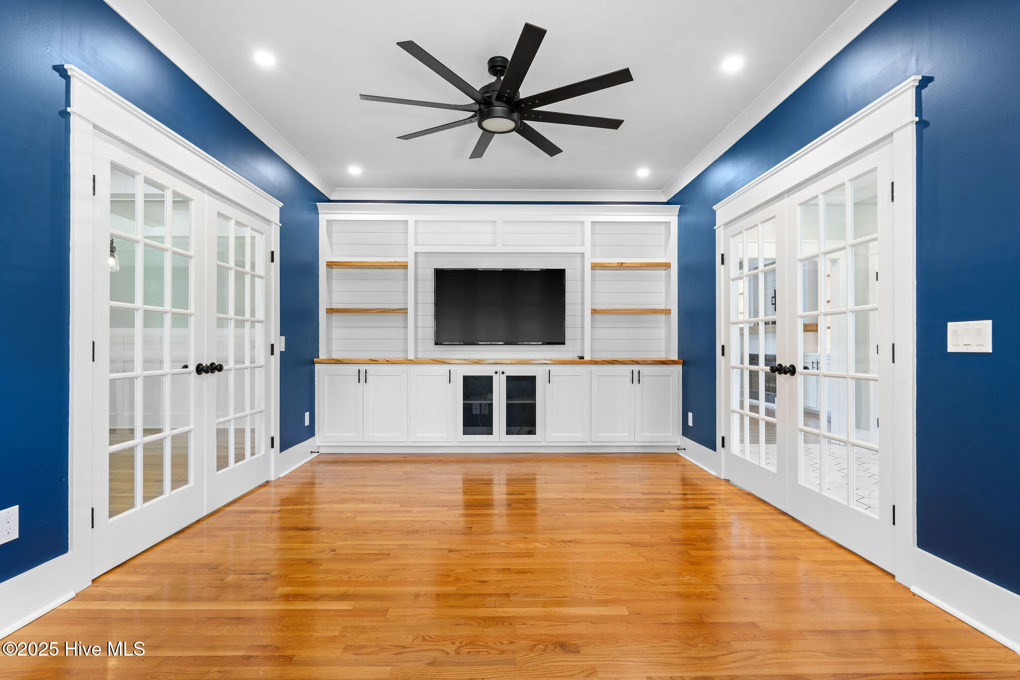 100526729 | Photo 11