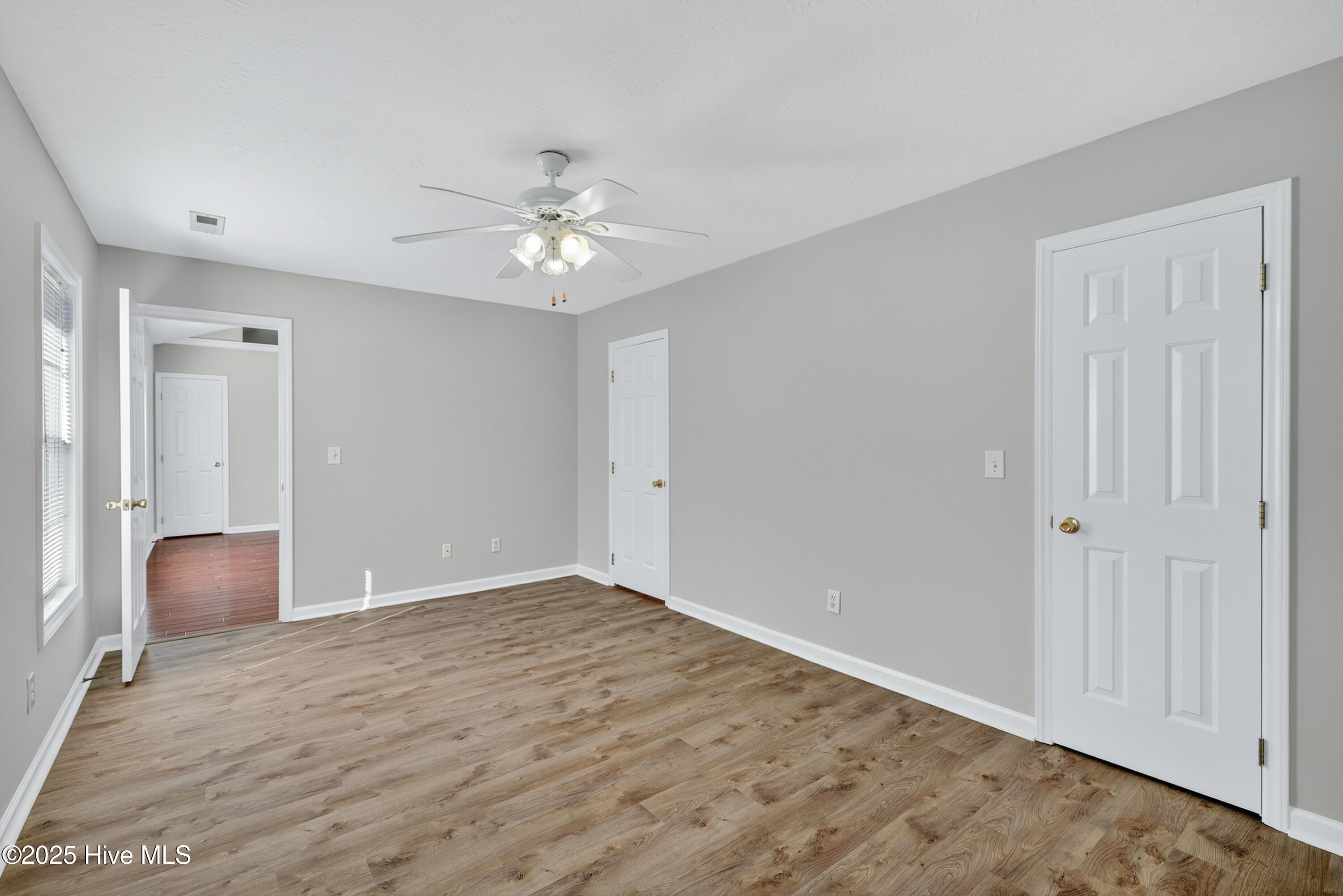 100541920 | Photo 16