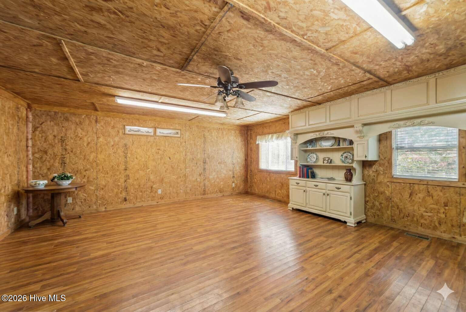 100552349 | Photo 21