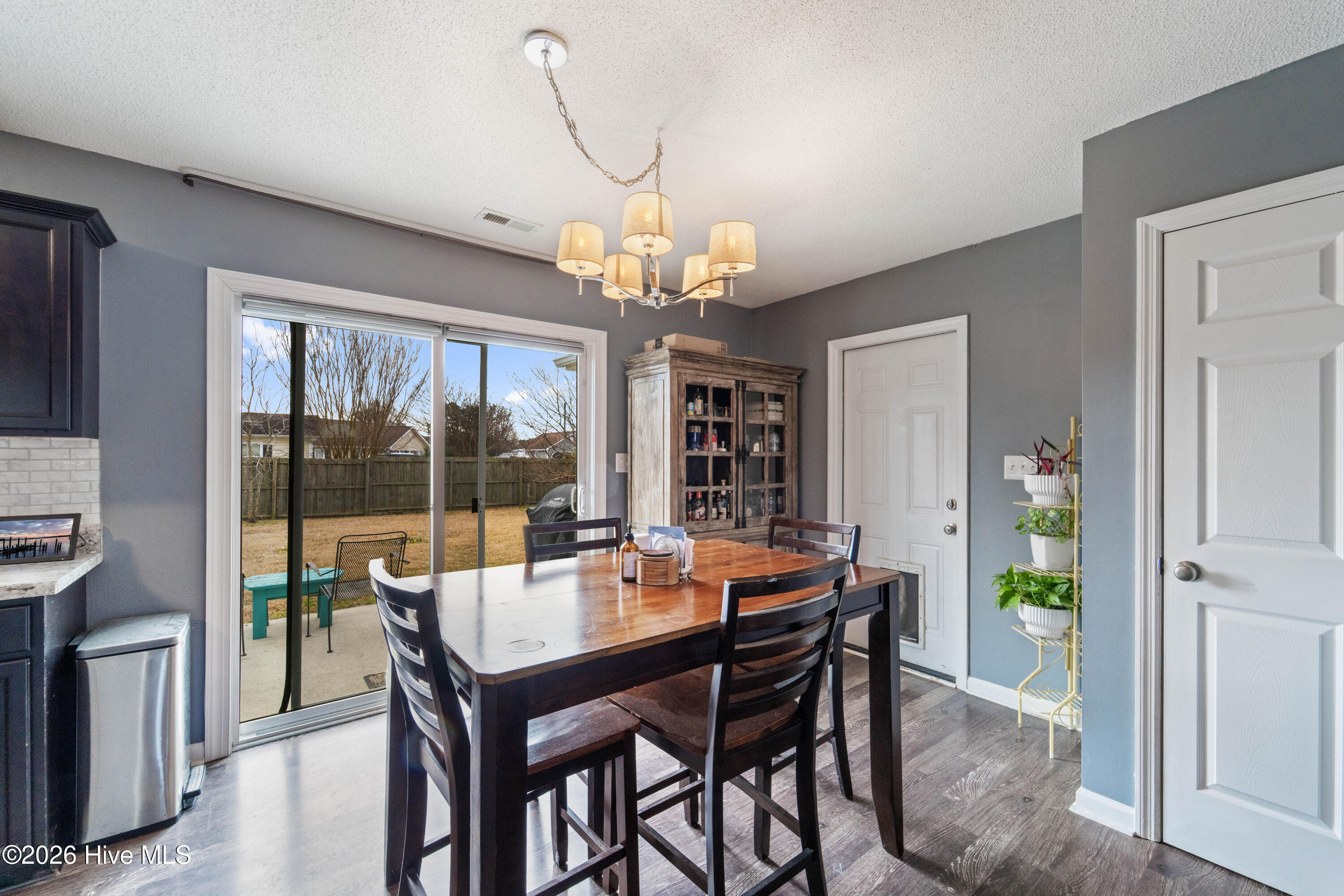 100548548 | Photo 18