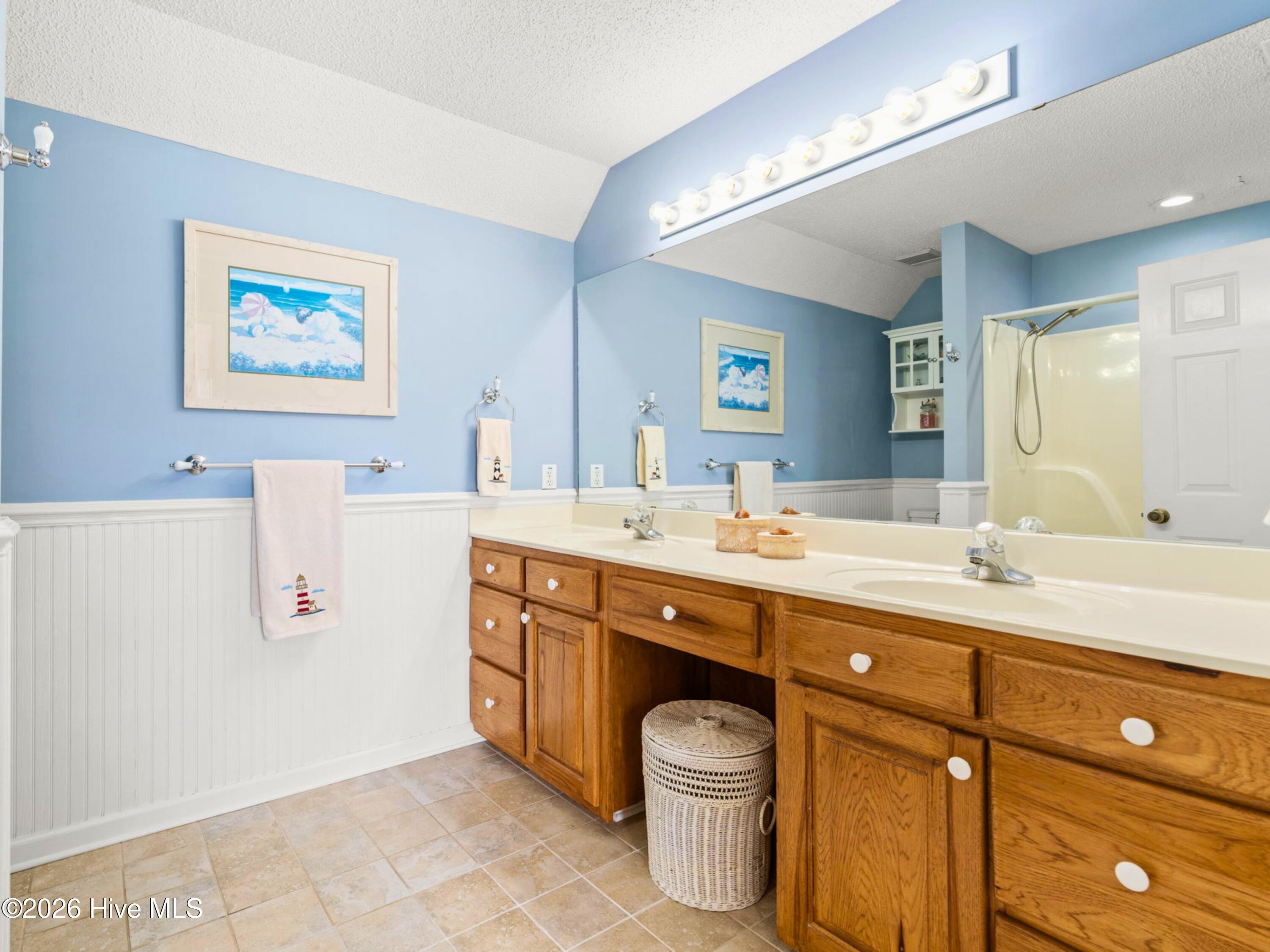 100564720 | Photo 20