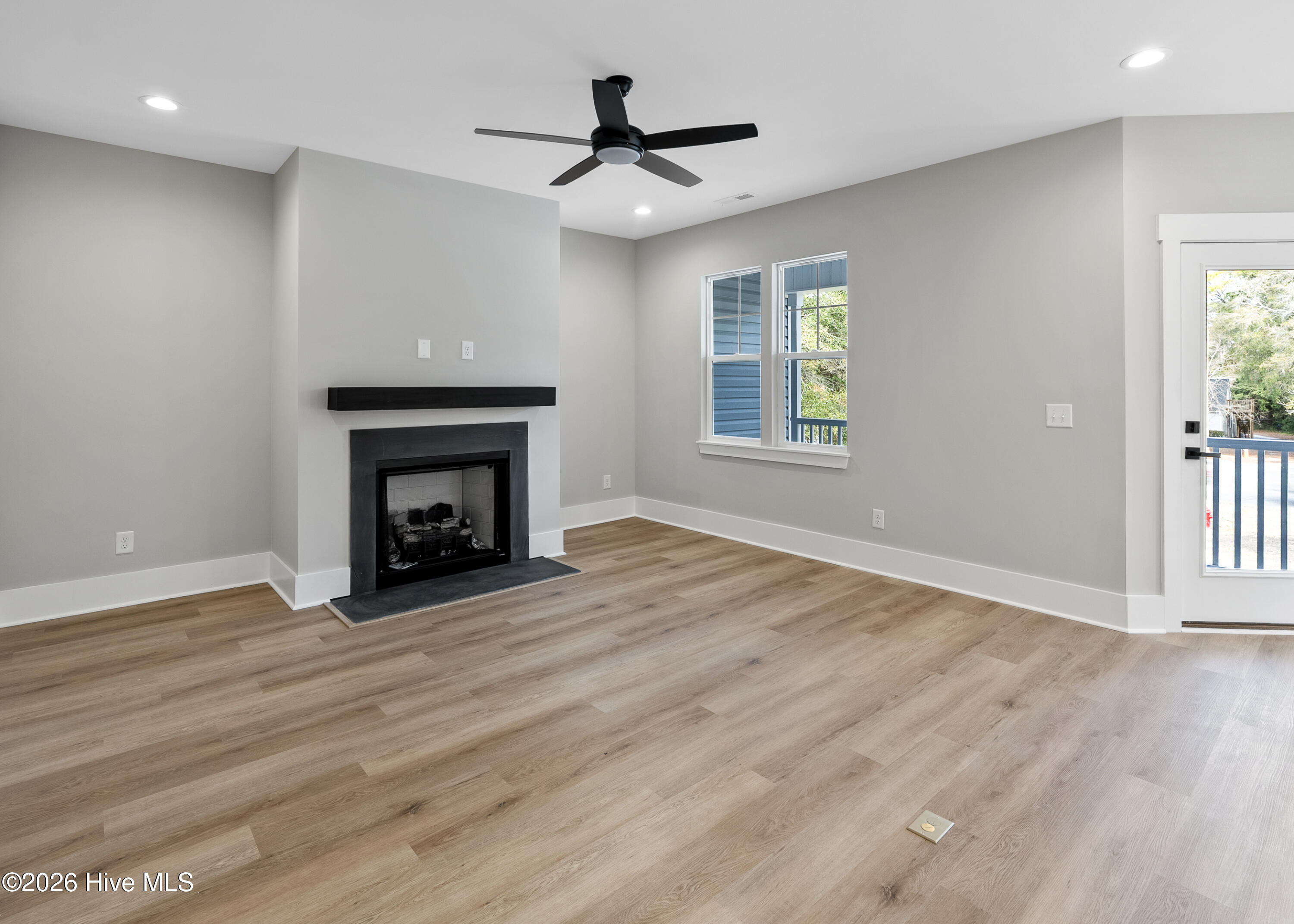 100553267 | Photo 16