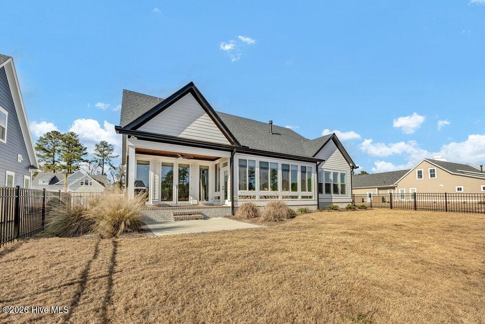 100564119 | Photo 44