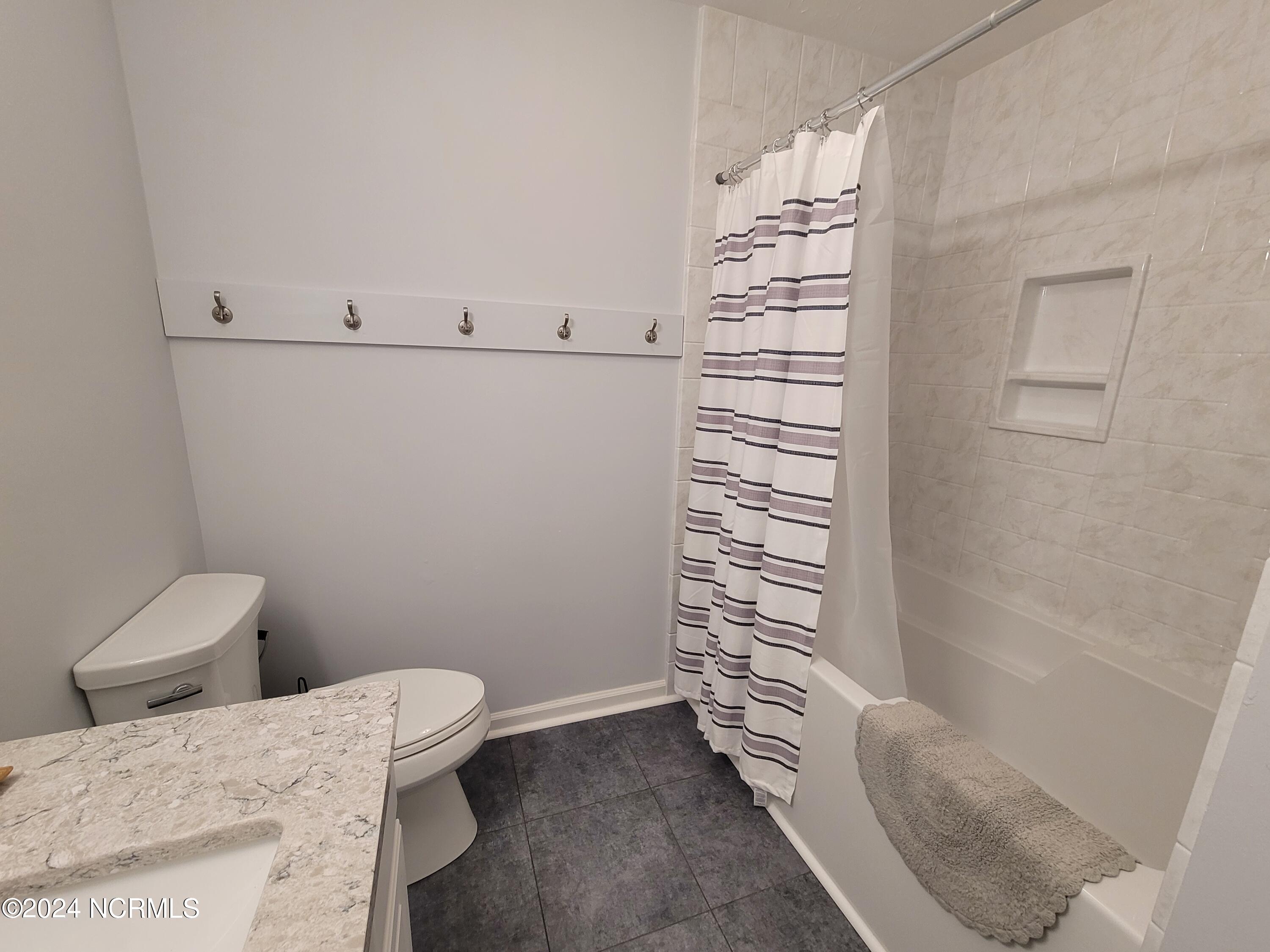 100565776 | Photo 26