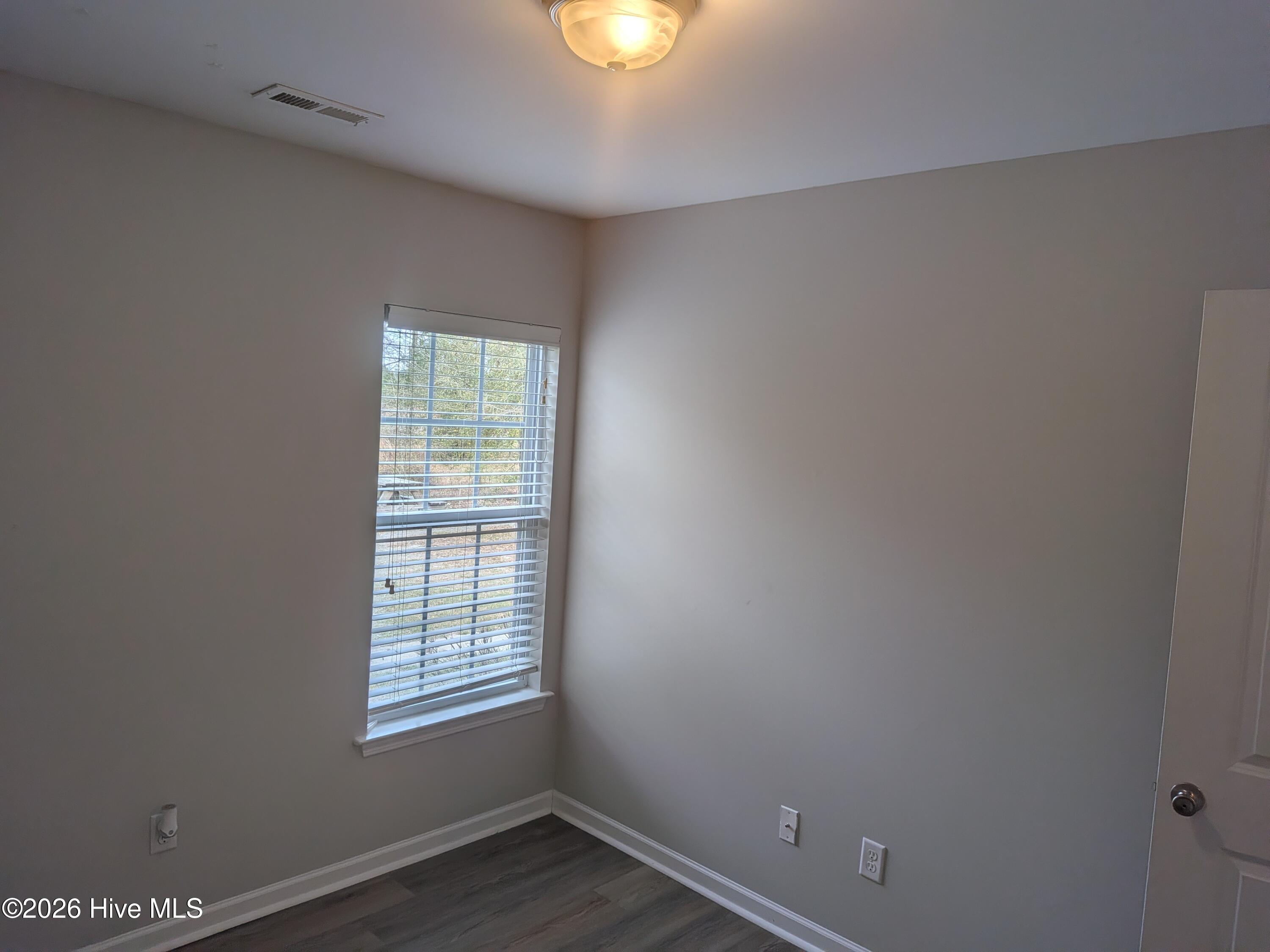 100562876 | Photo 11