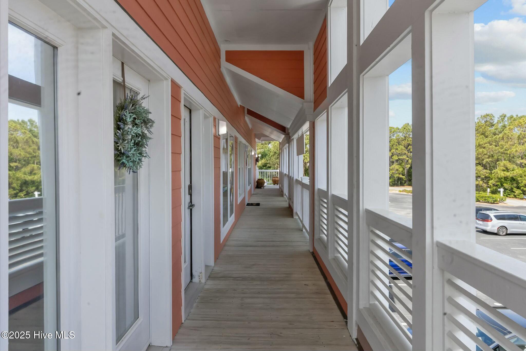 100552345 | Photo 15