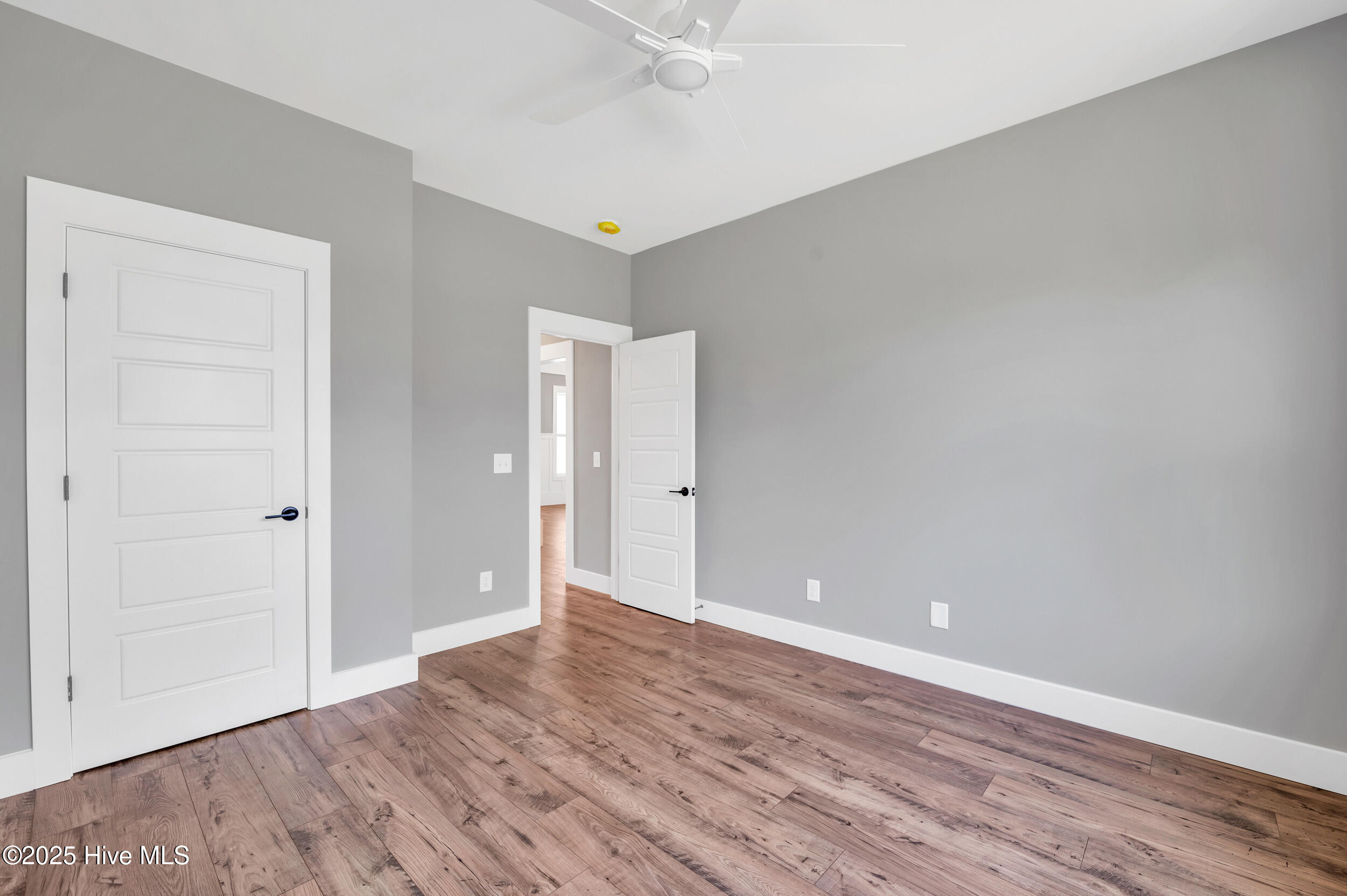 100542889 | Photo 28