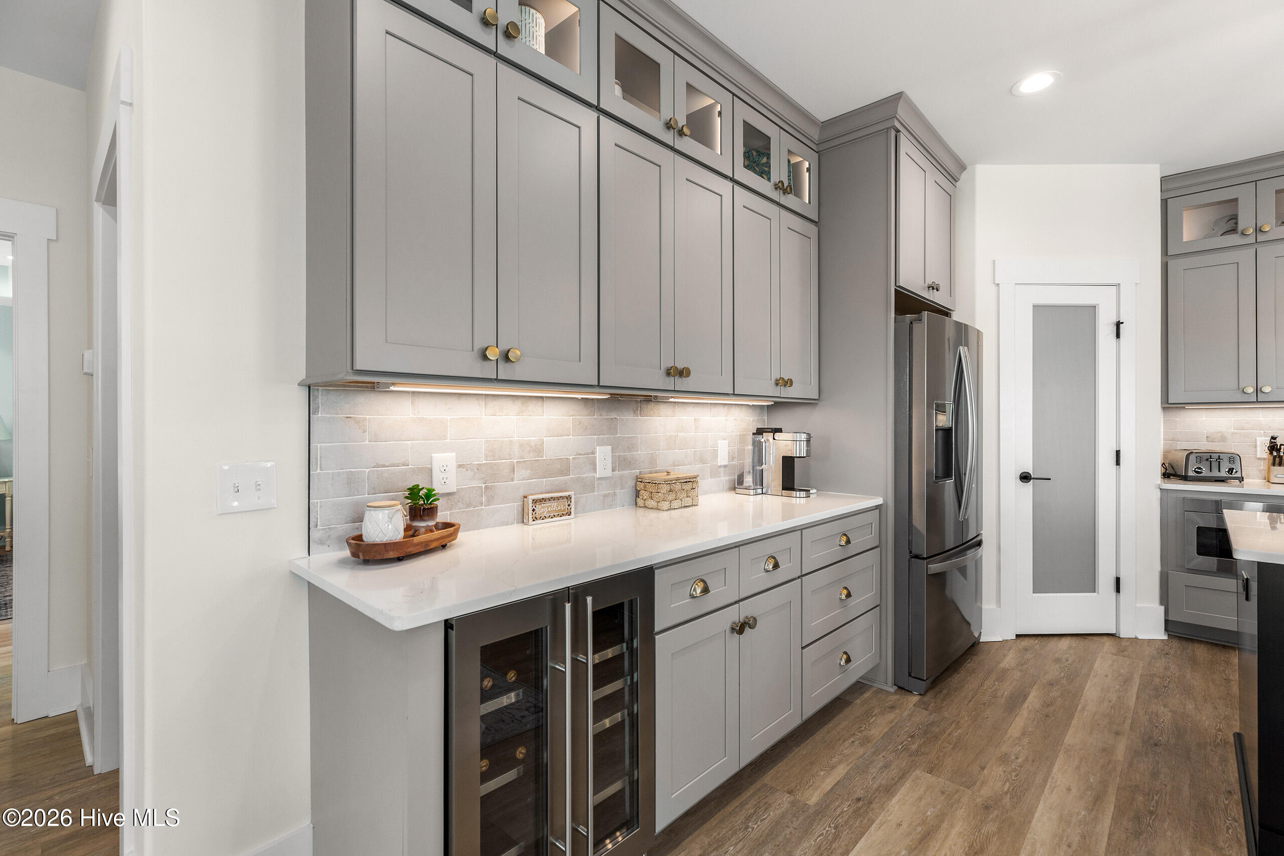 100562975 | Photo 17