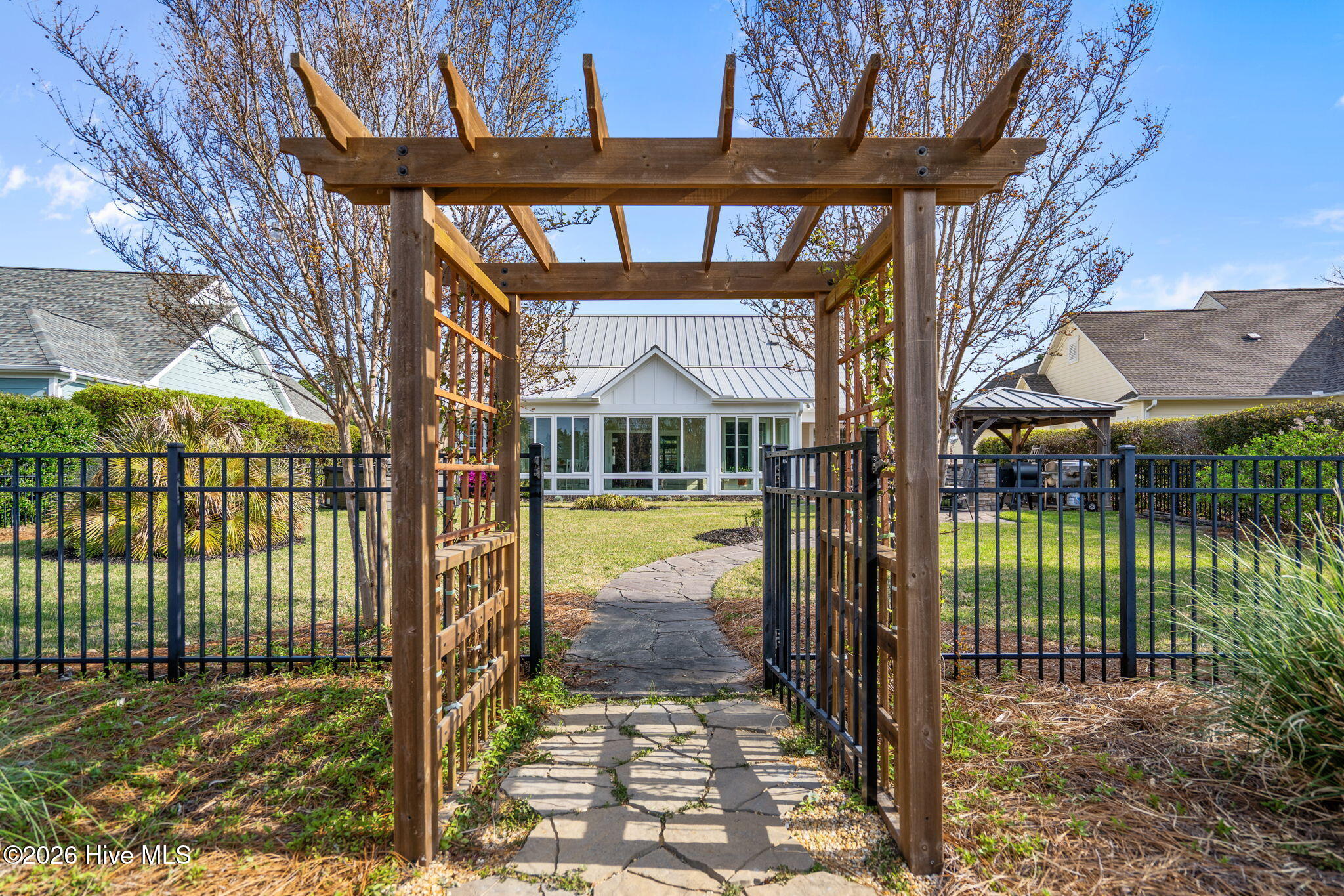 100564215 | Photo 54