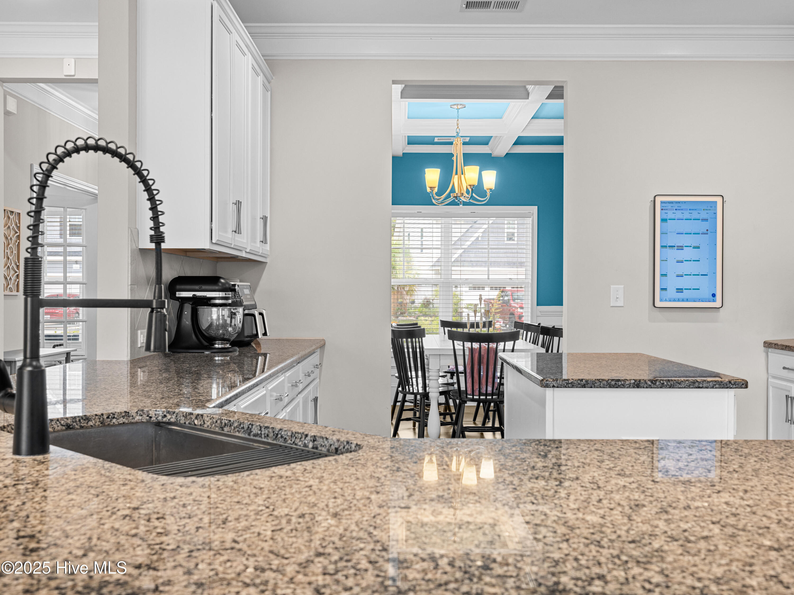 100535765 | Photo 35