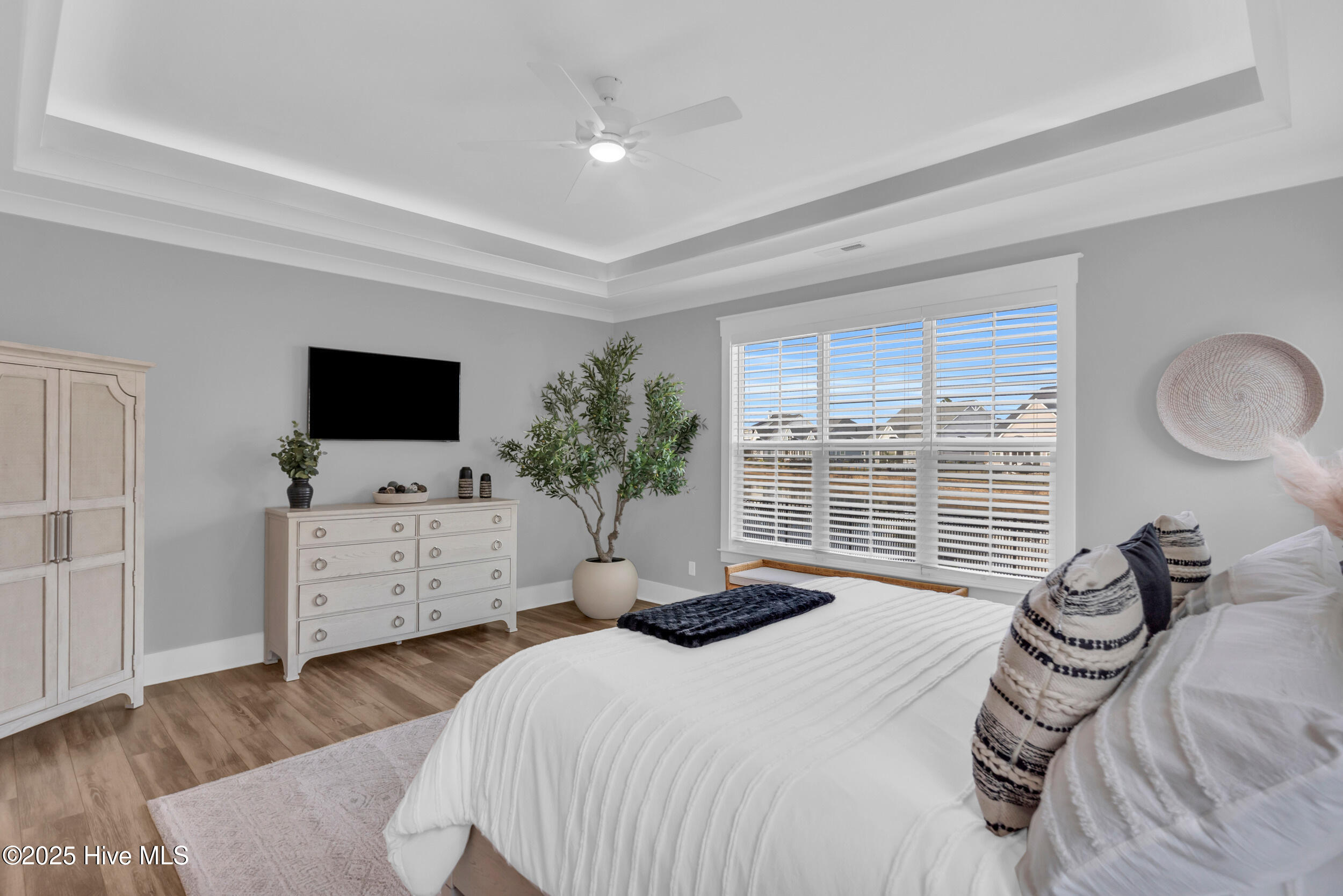 100543142 | Photo 24