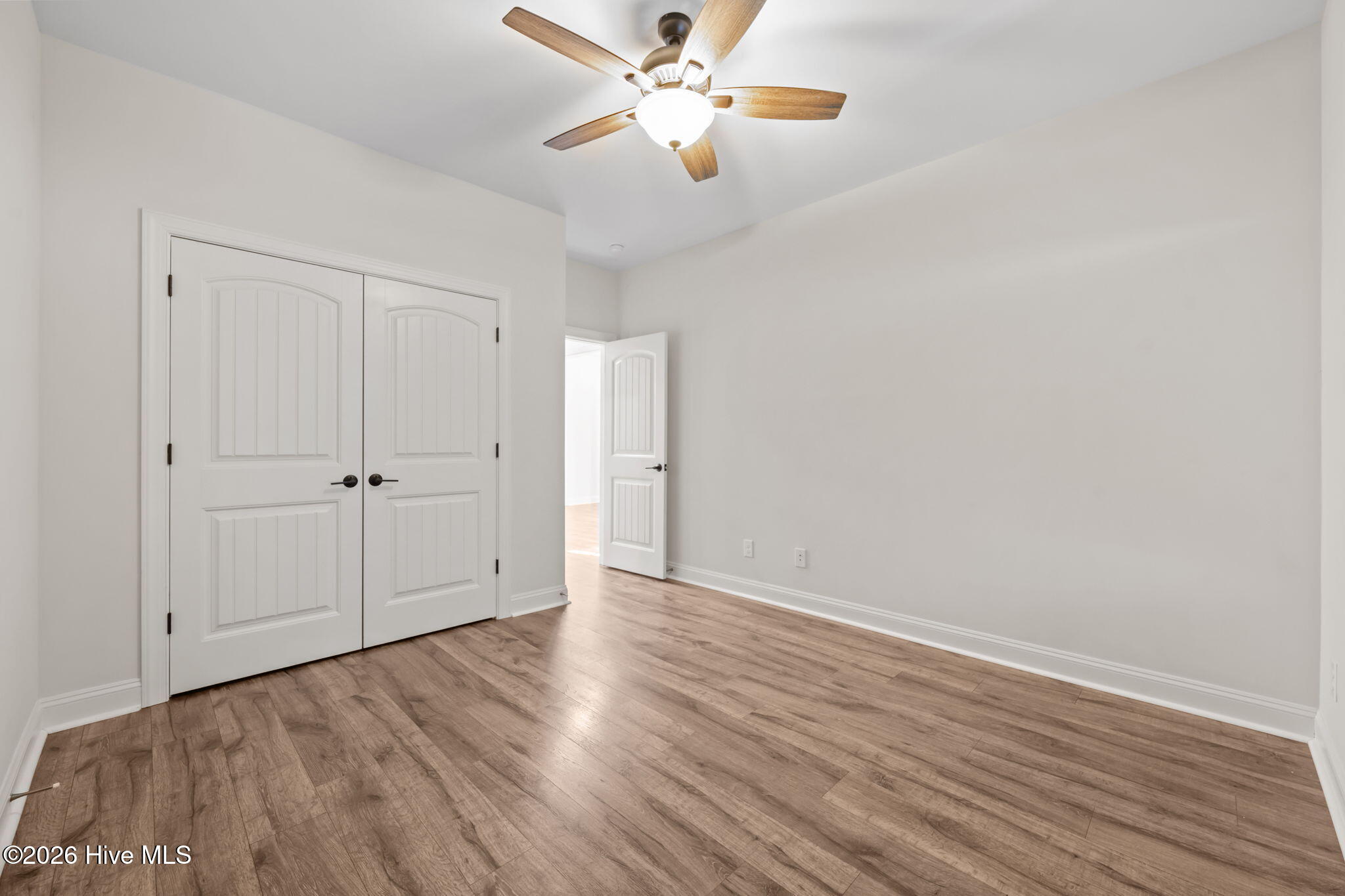 100561720 | Photo 32