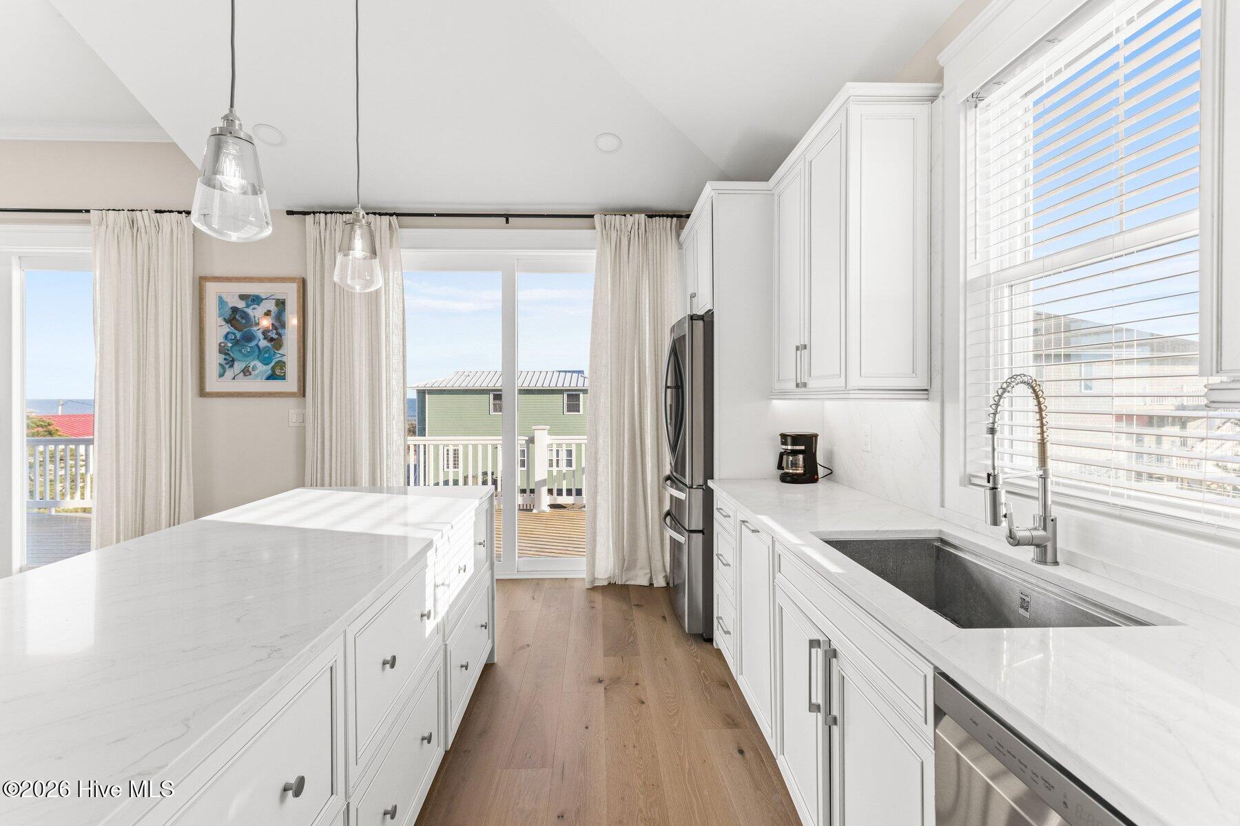 100561823 | Photo 18