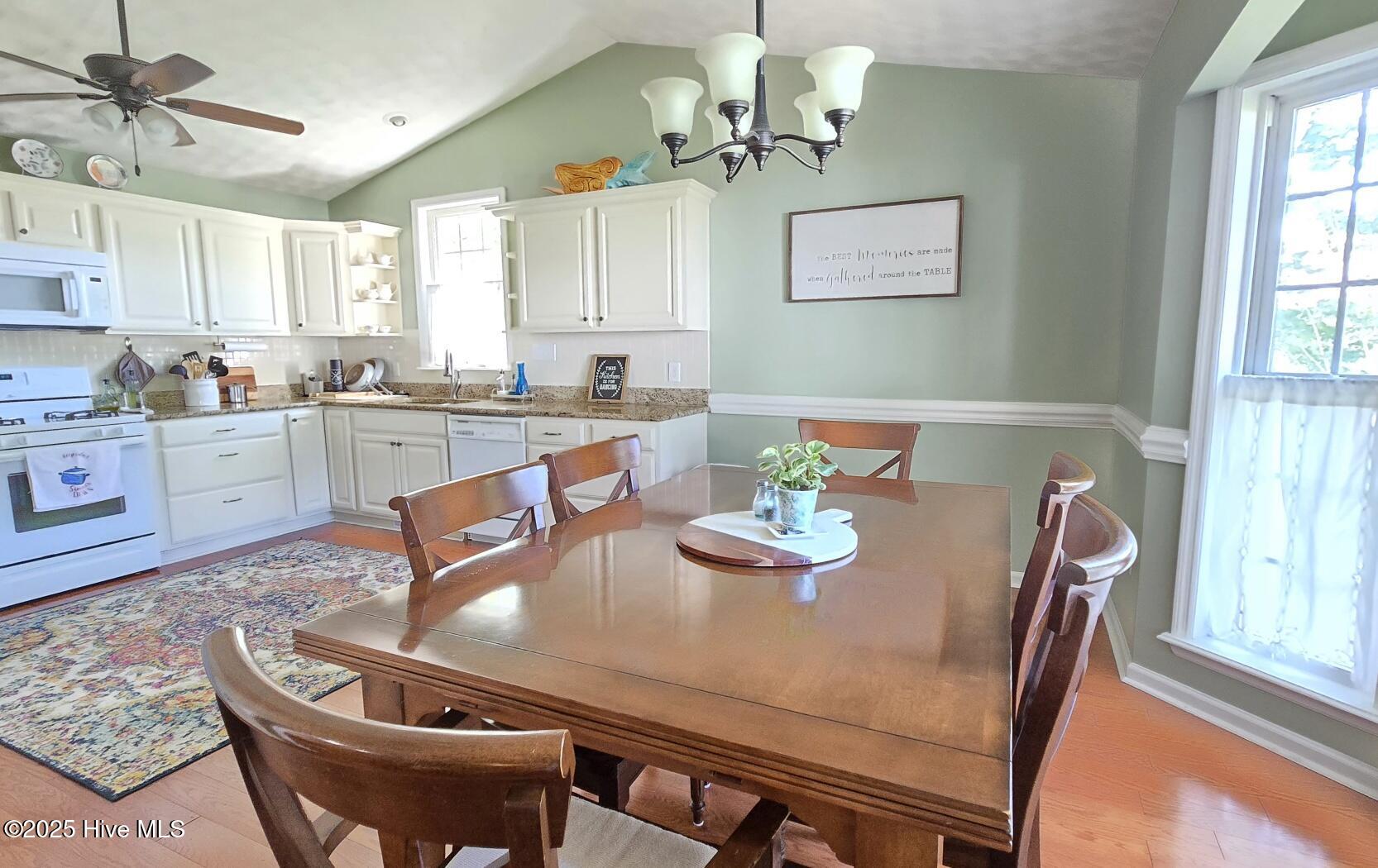 100531854 | Photo 14