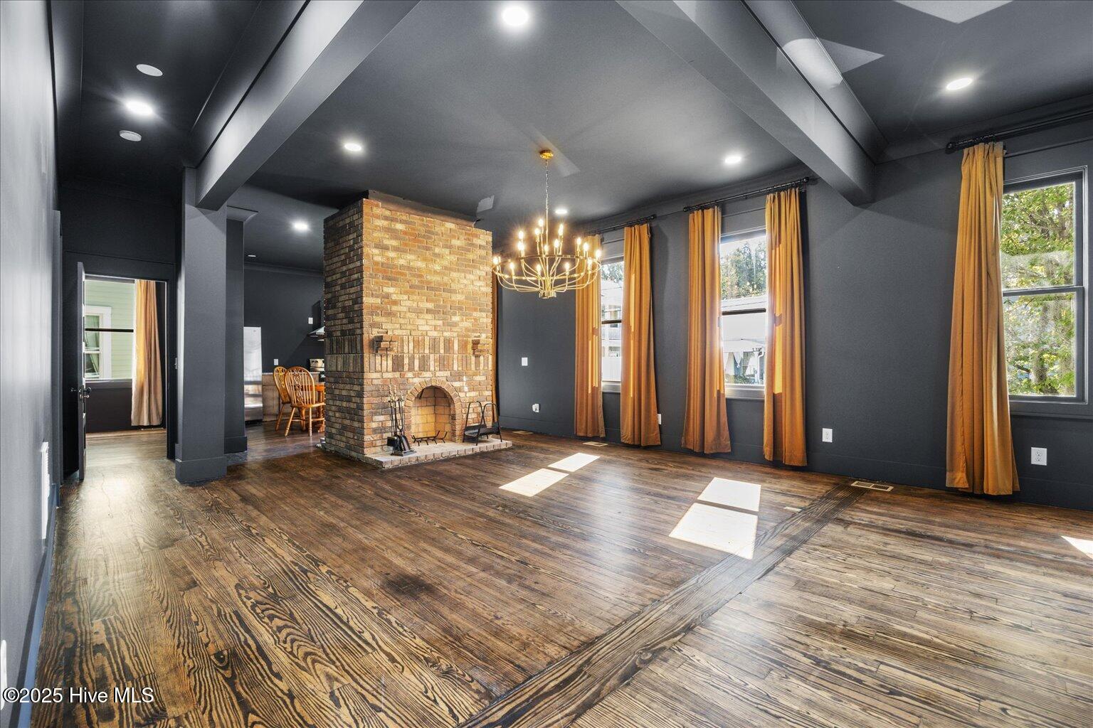 100537963 | Photo 13