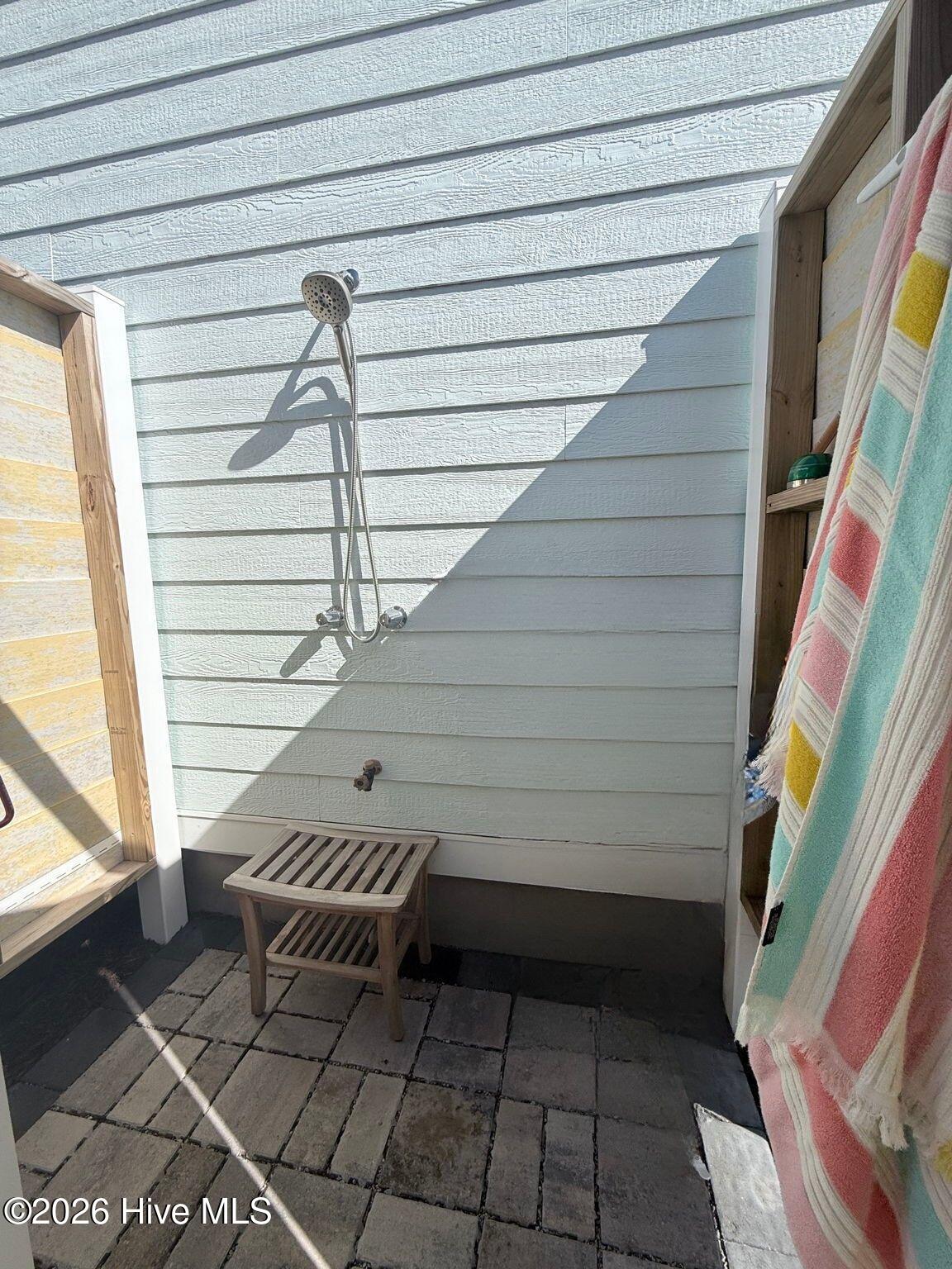 100569687 | Photo 47