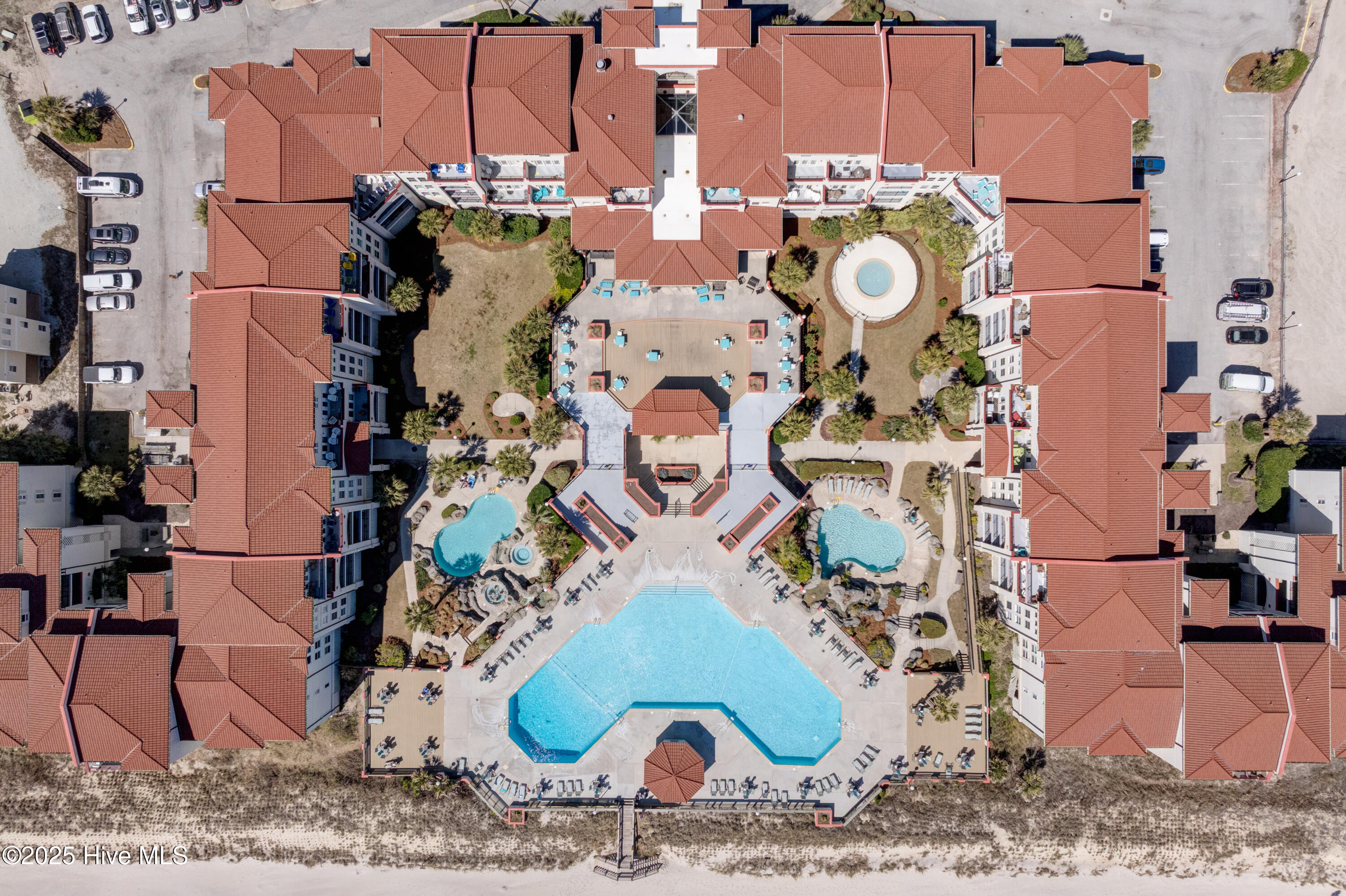 100495113 | Photo 40