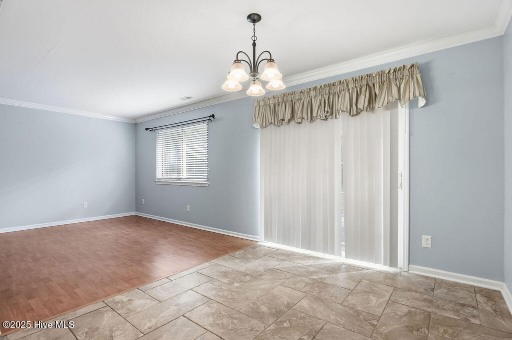 100538404 | Photo 12