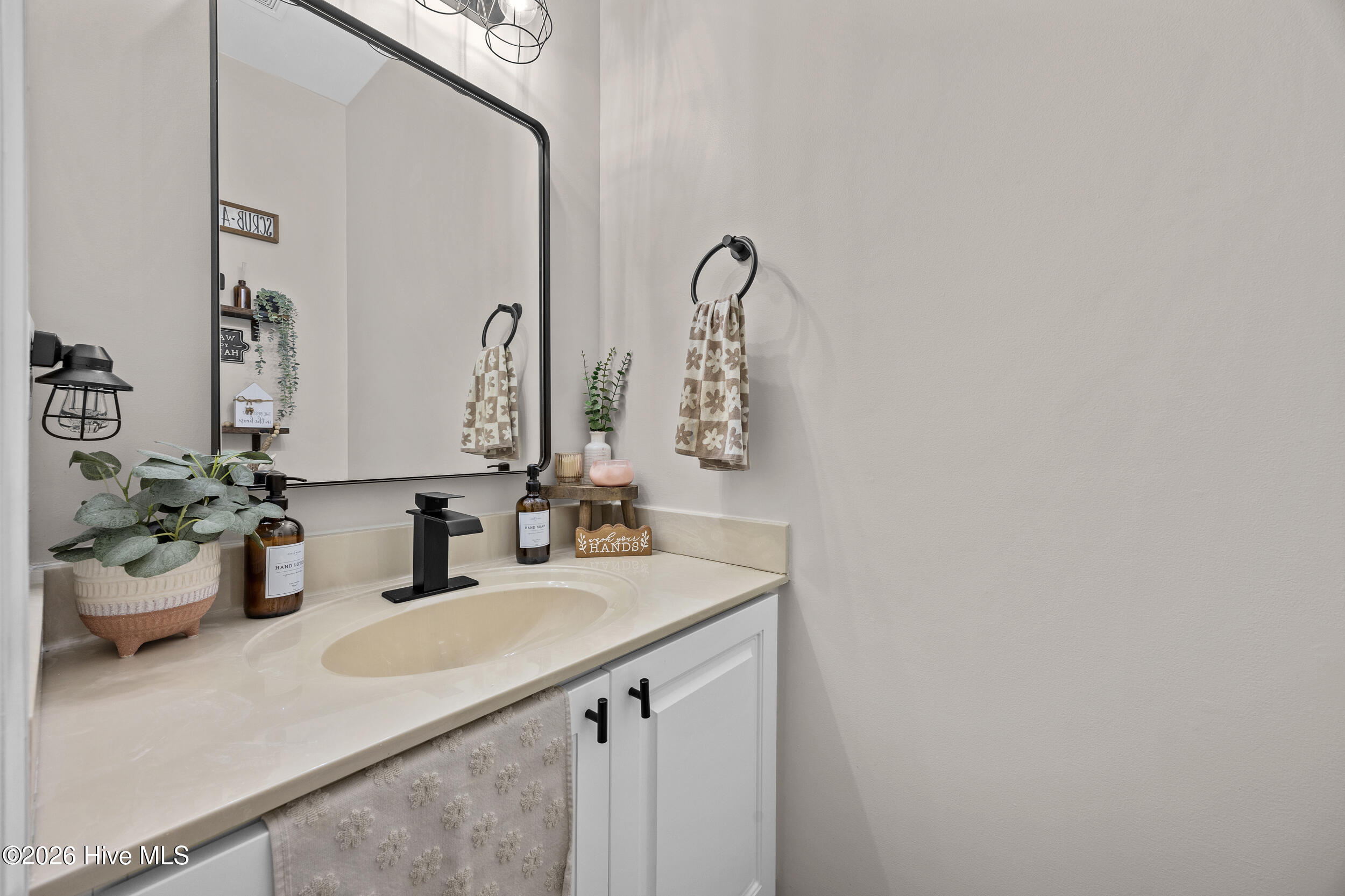 100567822 | Photo 18