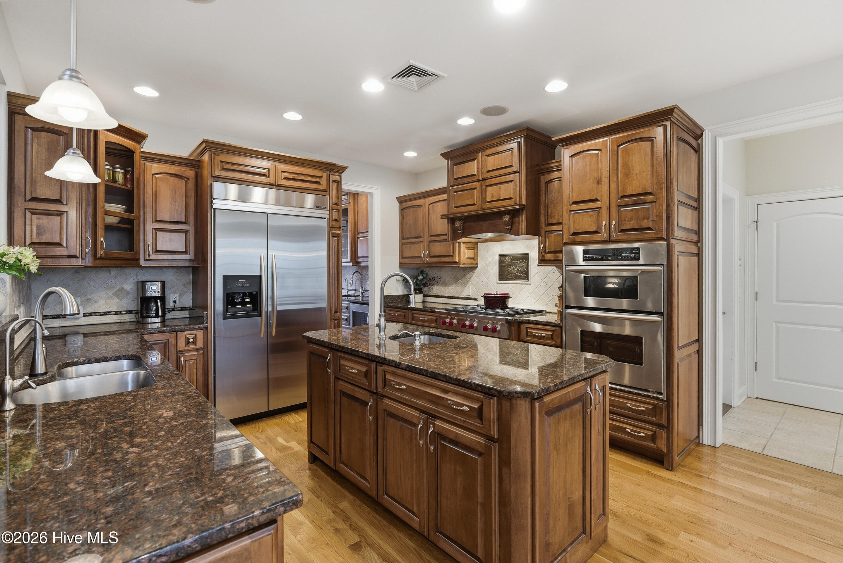 100563976 | Photo 11