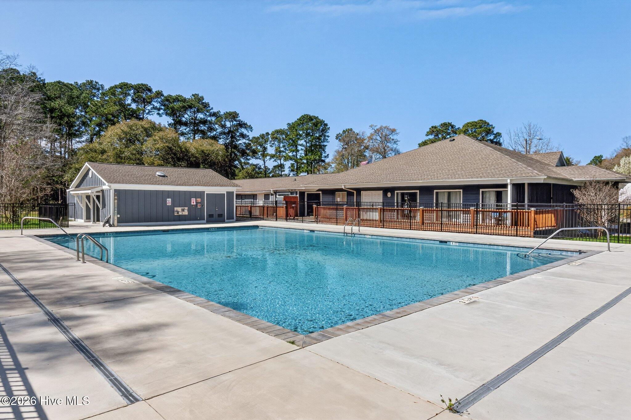 100561460 | Photo 42