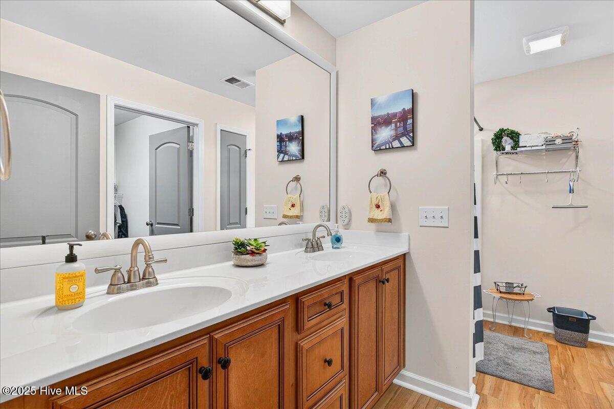 100530290 | Photo 23