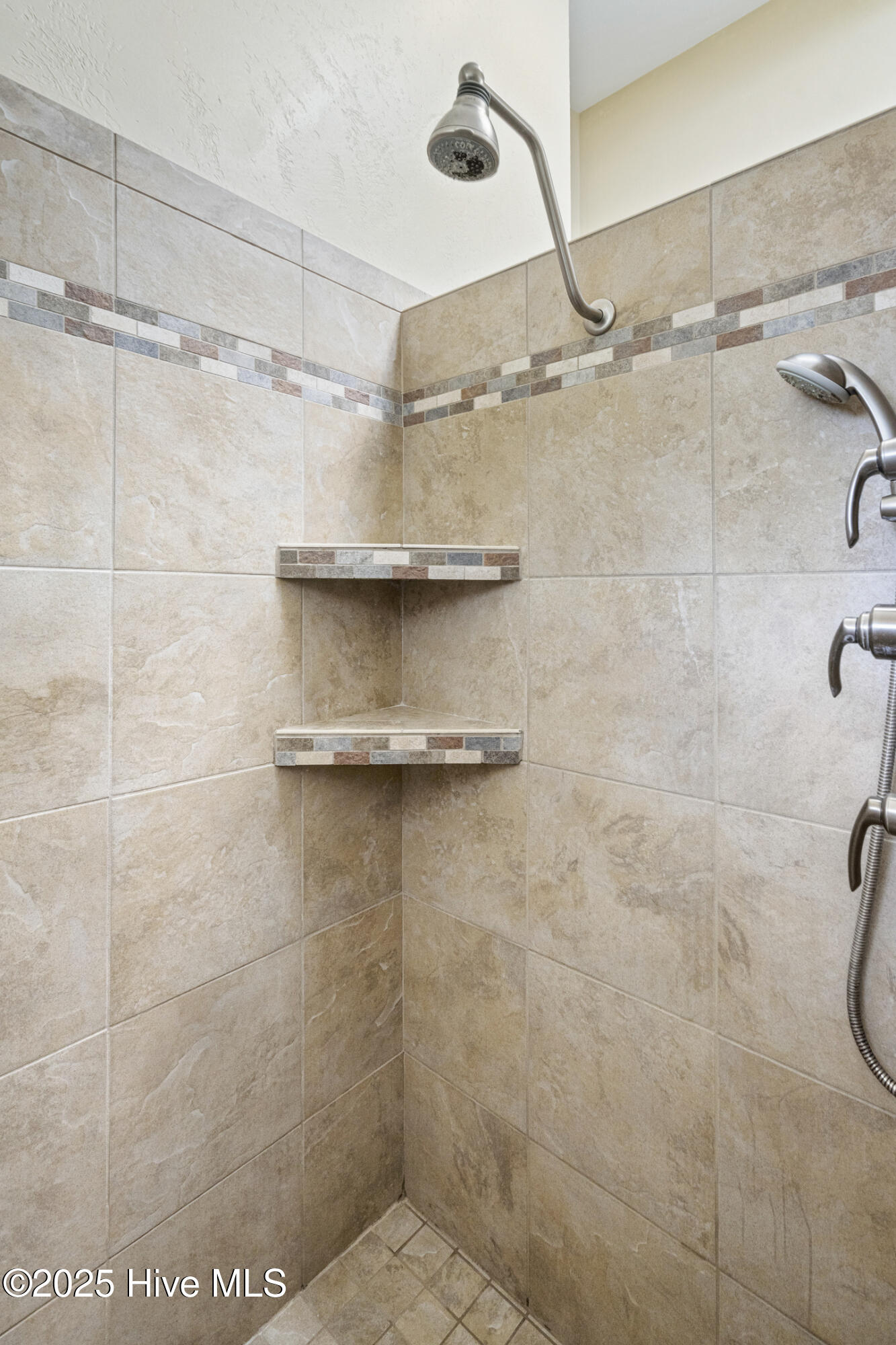 100569480 | Photo 42