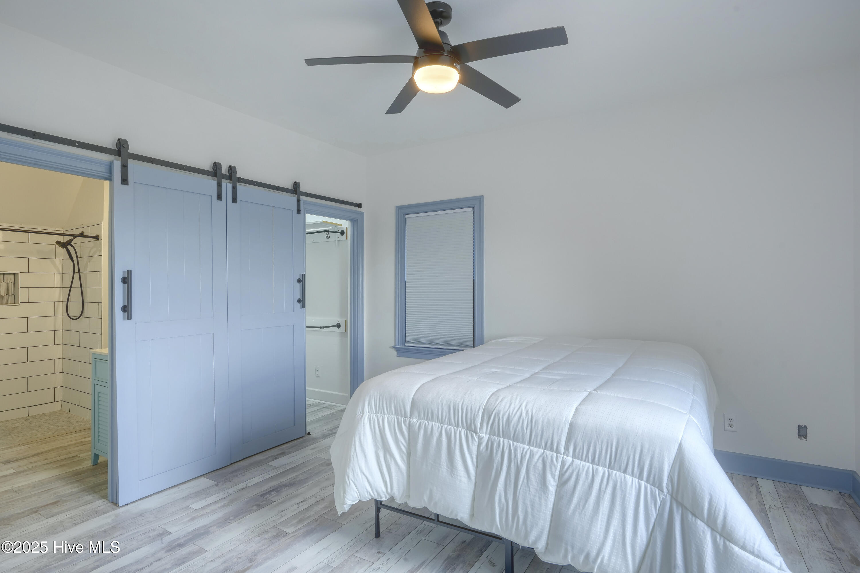 100512986 | Photo 64