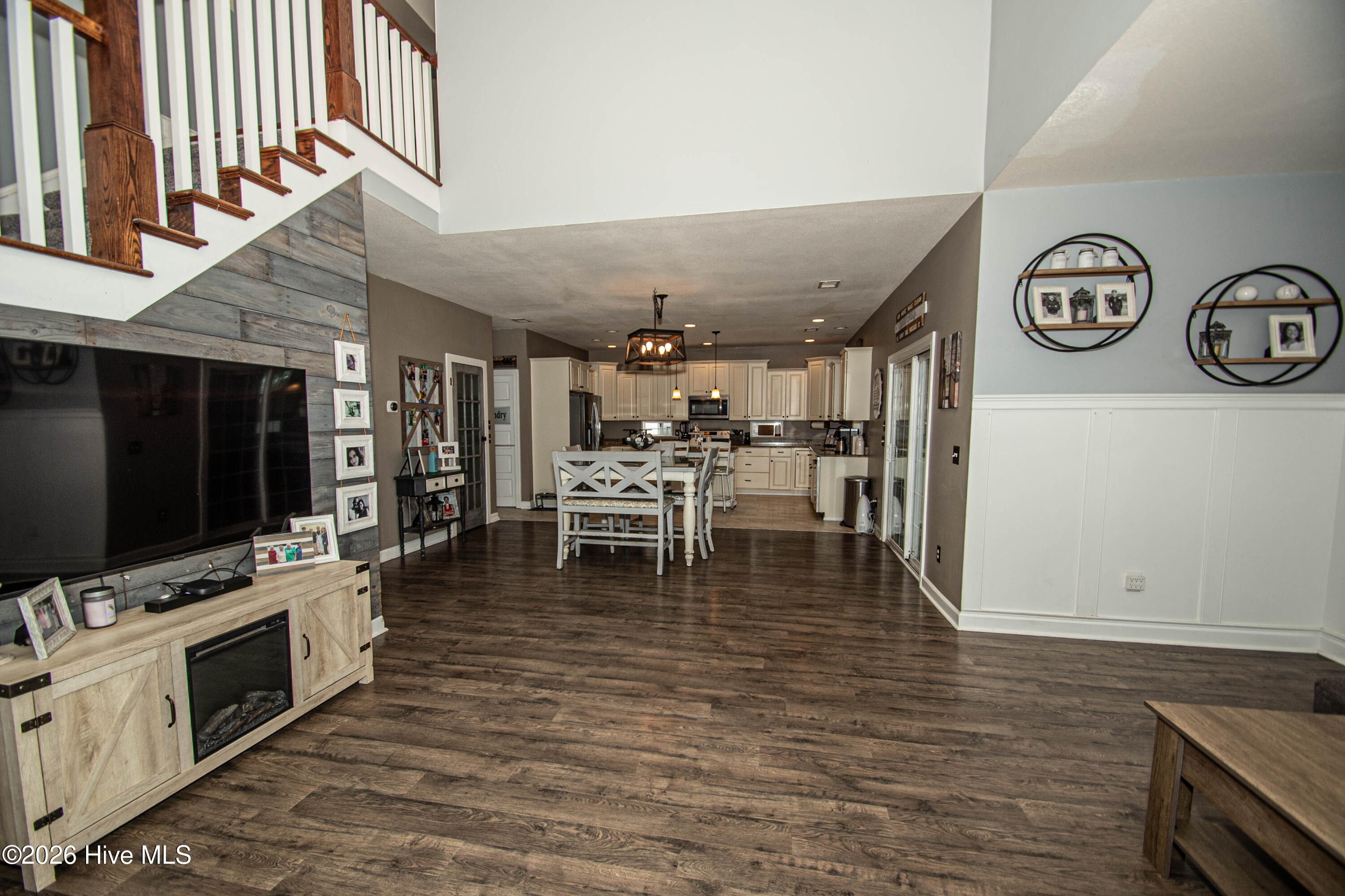 100553026 | Photo 32