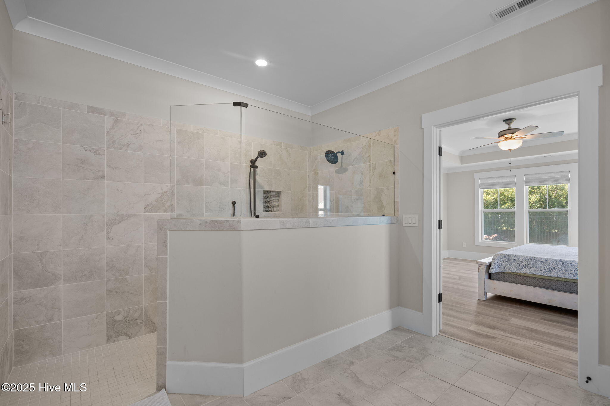 100536162 | Photo 28