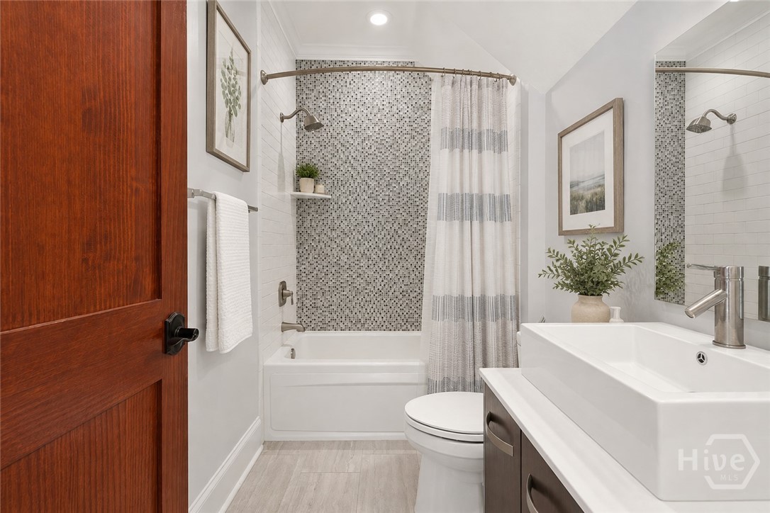 Full bath off a bedroom on 2nd floor