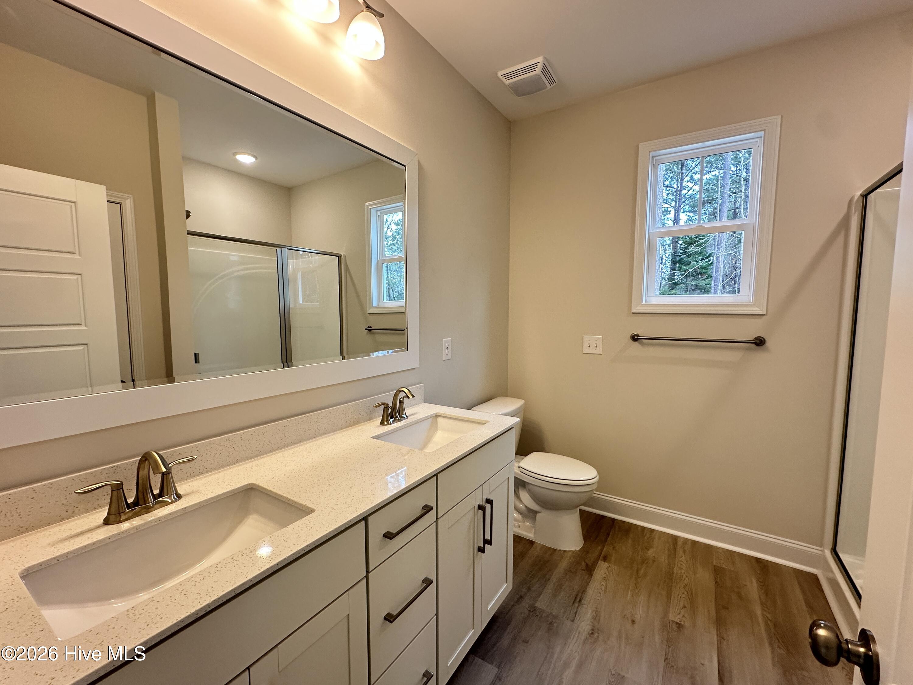 100547627 | Photo 11