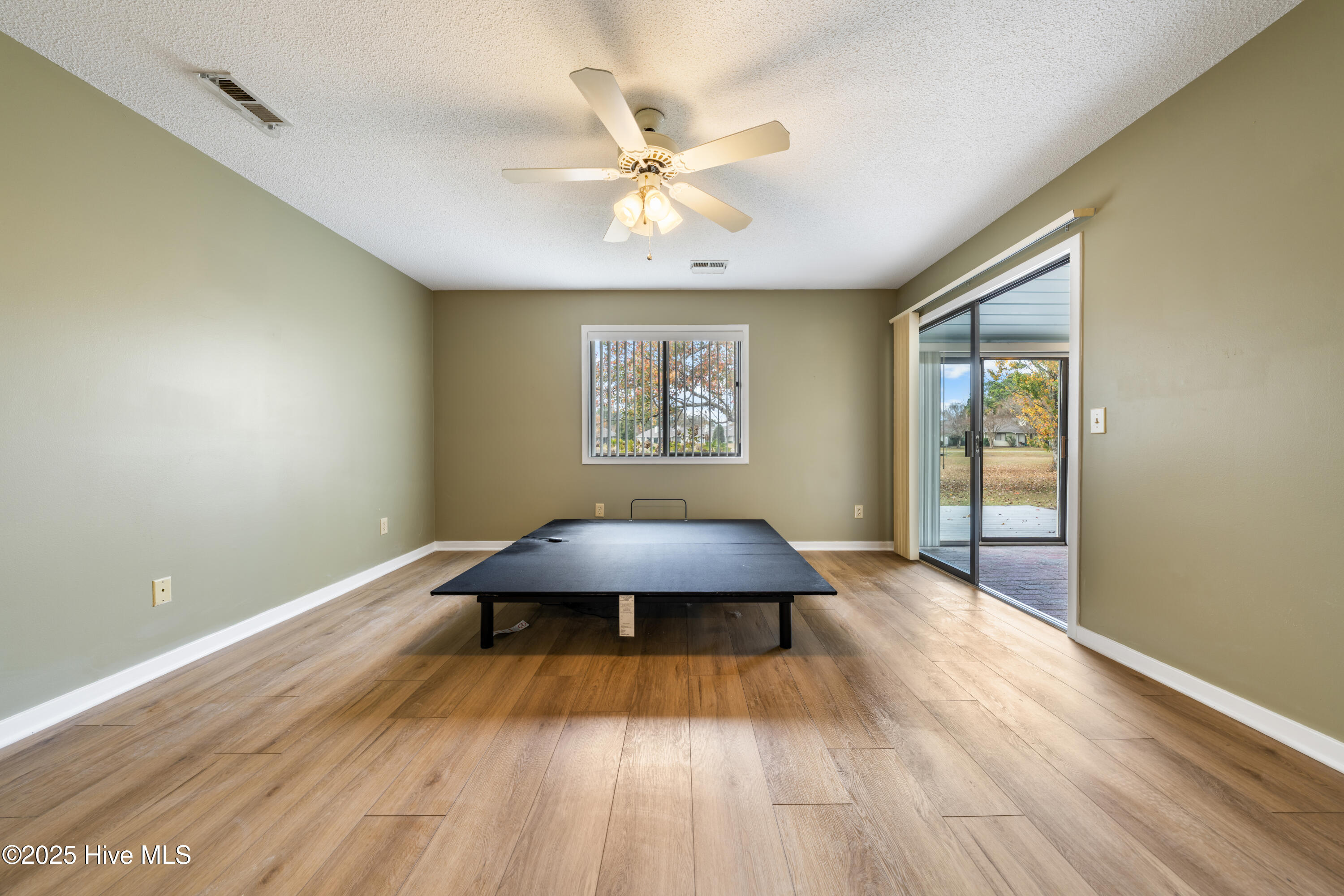 100543357 | Photo 32